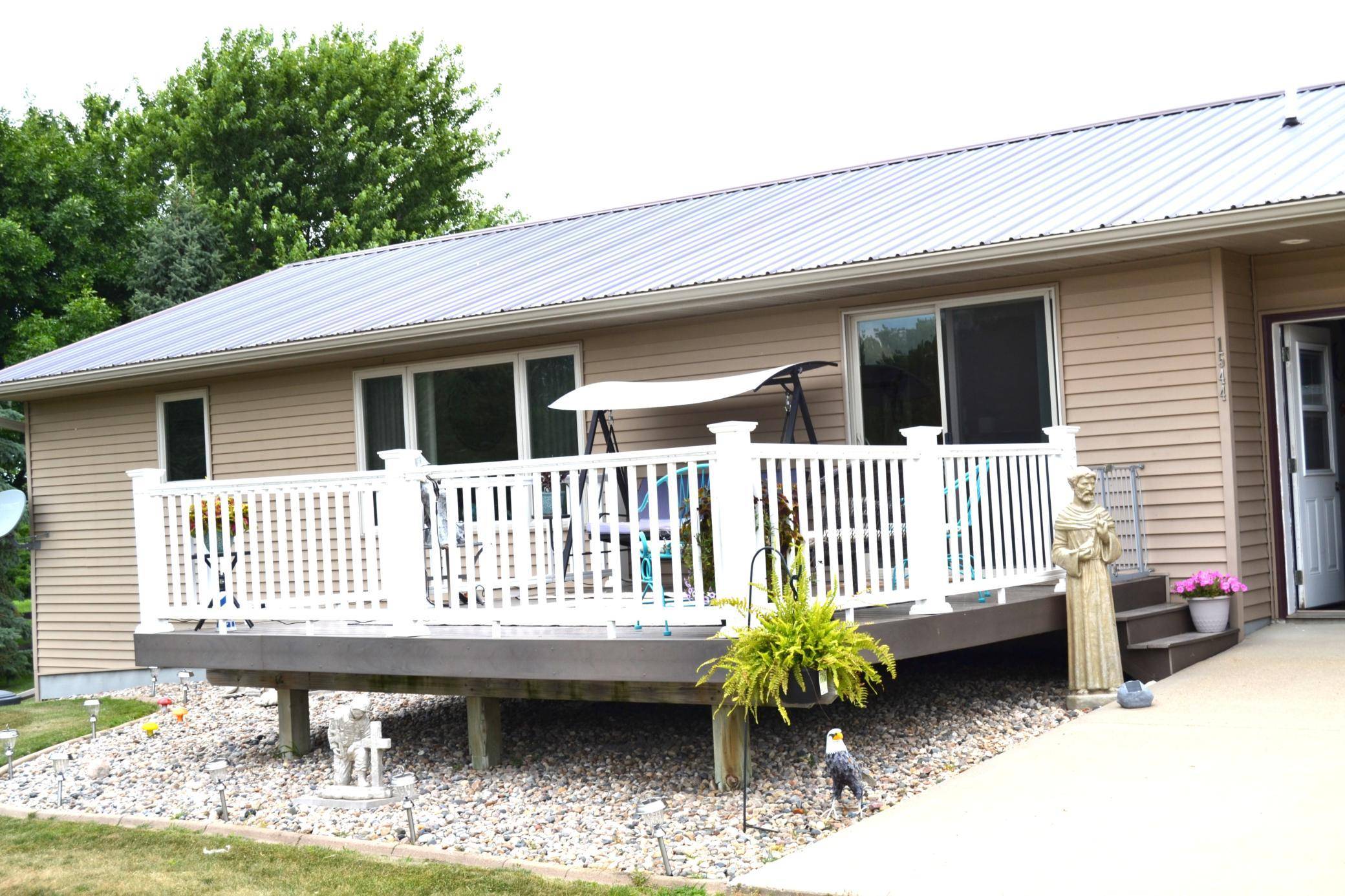 1544 Dickson DR, Hendricks, MN 56136
