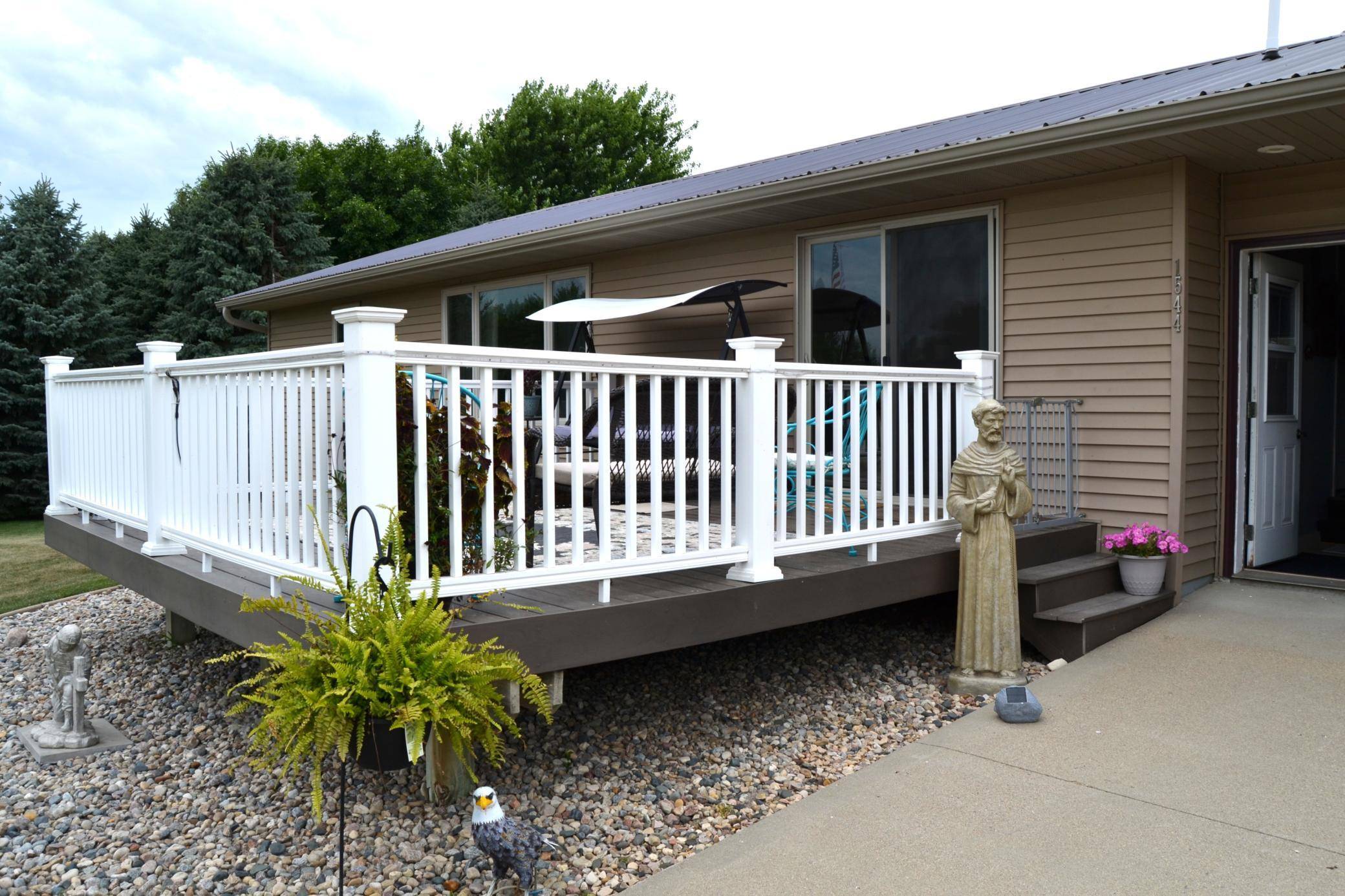1544 Dickson DR, Hendricks, MN 56136