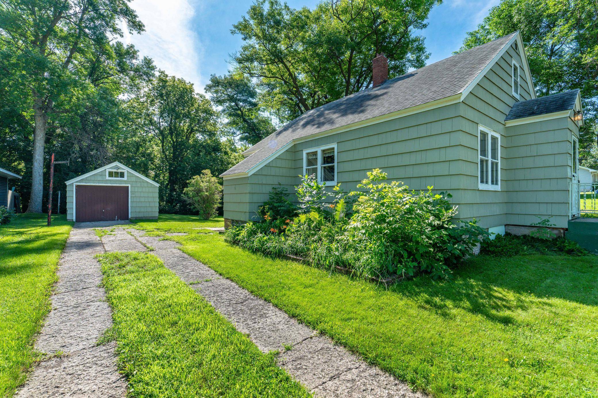 211 5th ST SE, Pelican Rapids, MN 56572