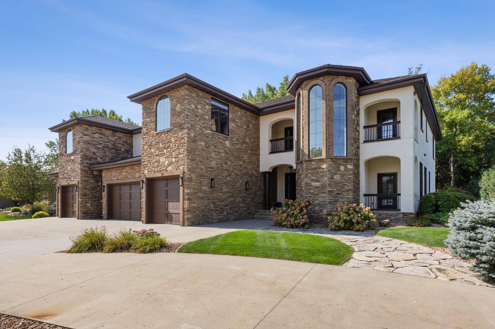 2010 5th ST E, West Fargo, ND 58078