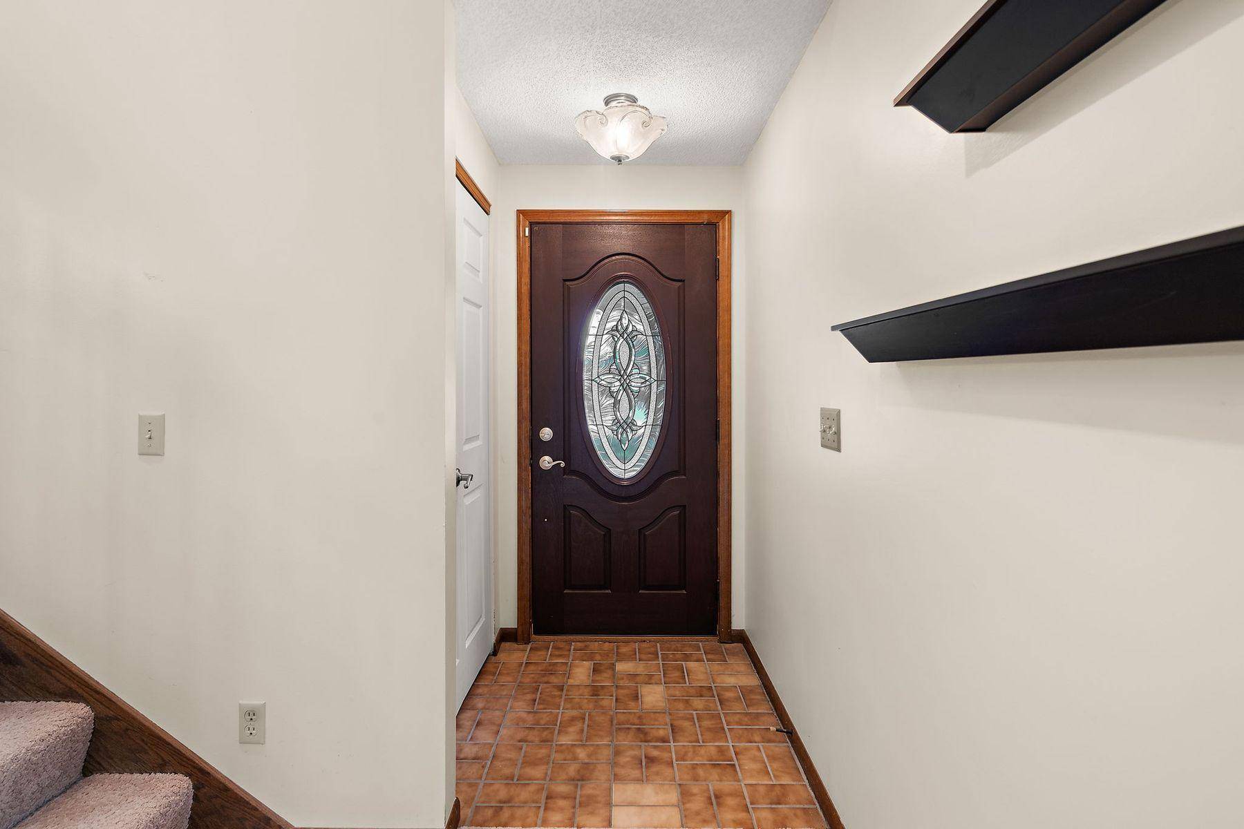 7051 Robinwood TRL, Woodbury, MN 55125