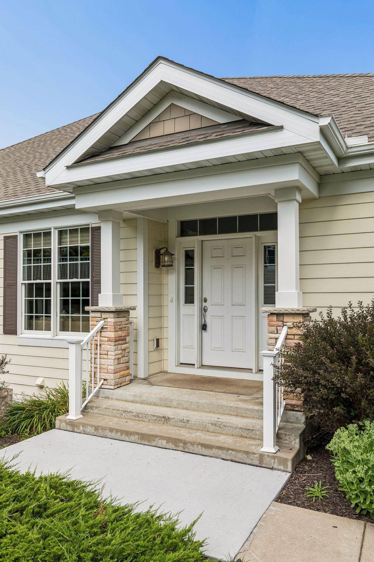 1452 Steeplechase LN, Eagan, MN 55122