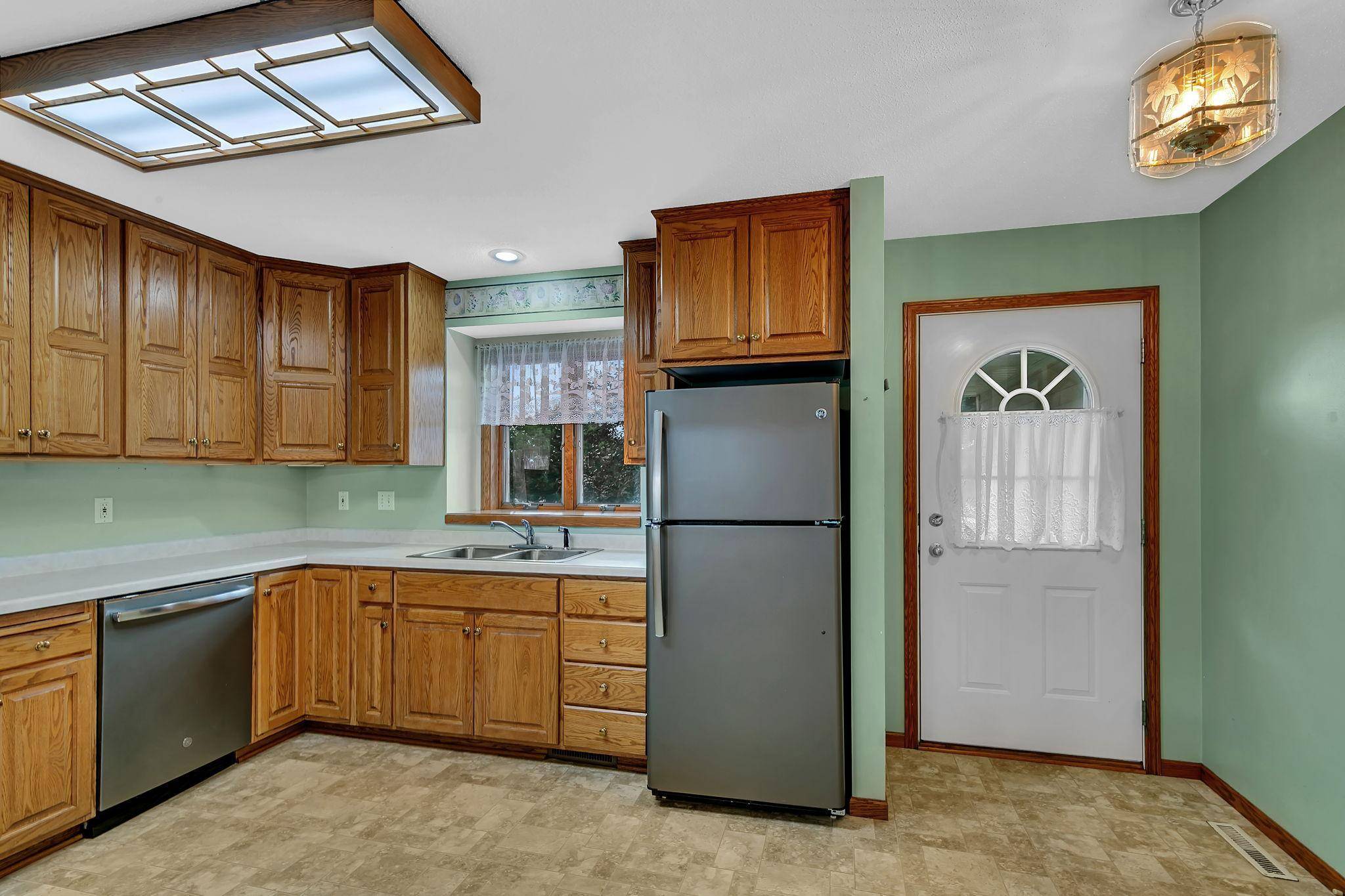 703 2nd AVE NE, Melrose, MN 56352