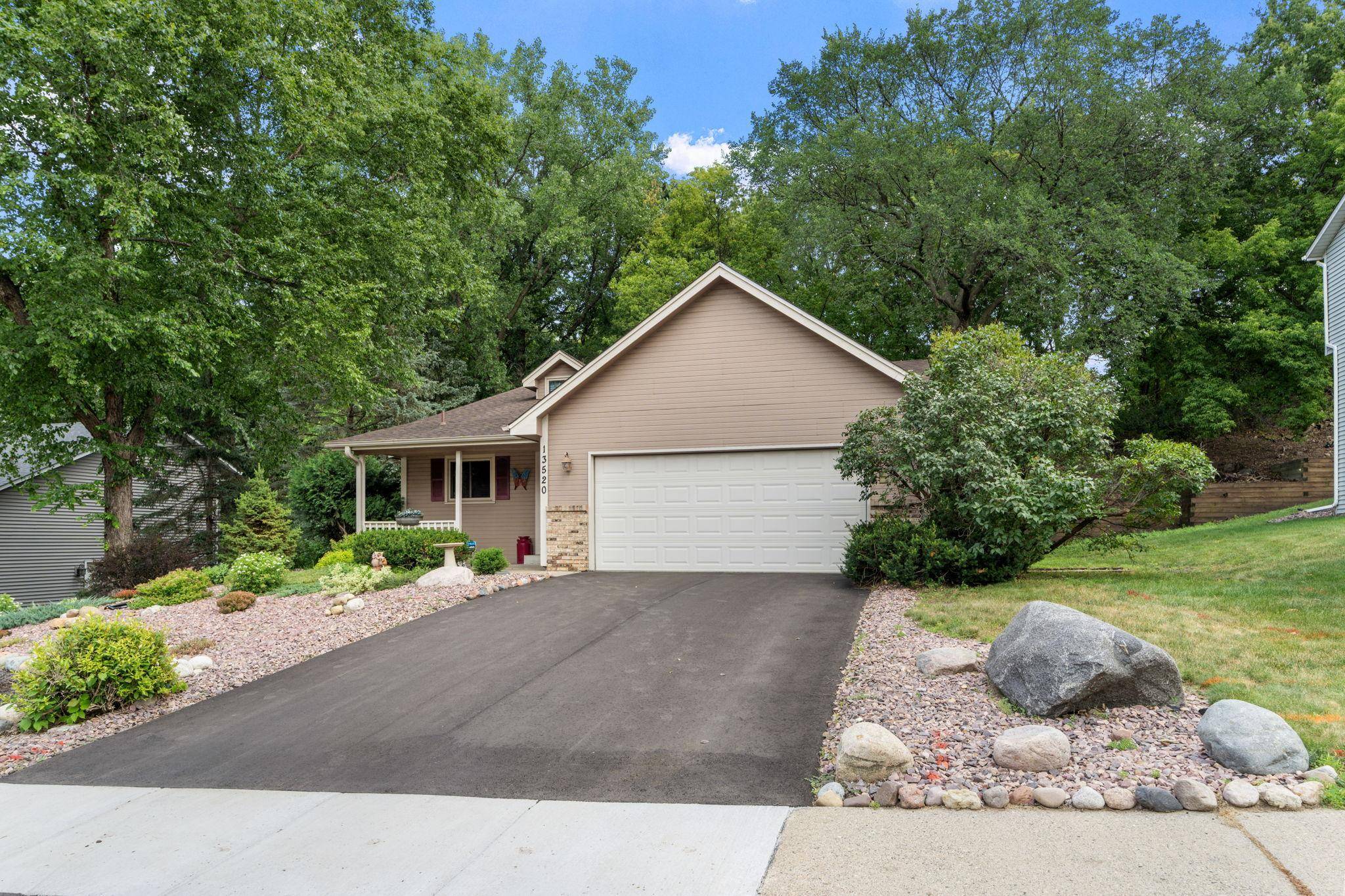 13520 Havelock TRL, Apple Valley, MN 55124