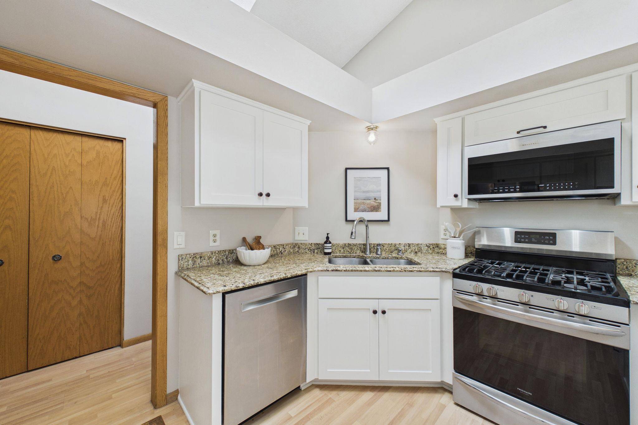 9137 Polaris LN N, Maple Grove, MN 55369
