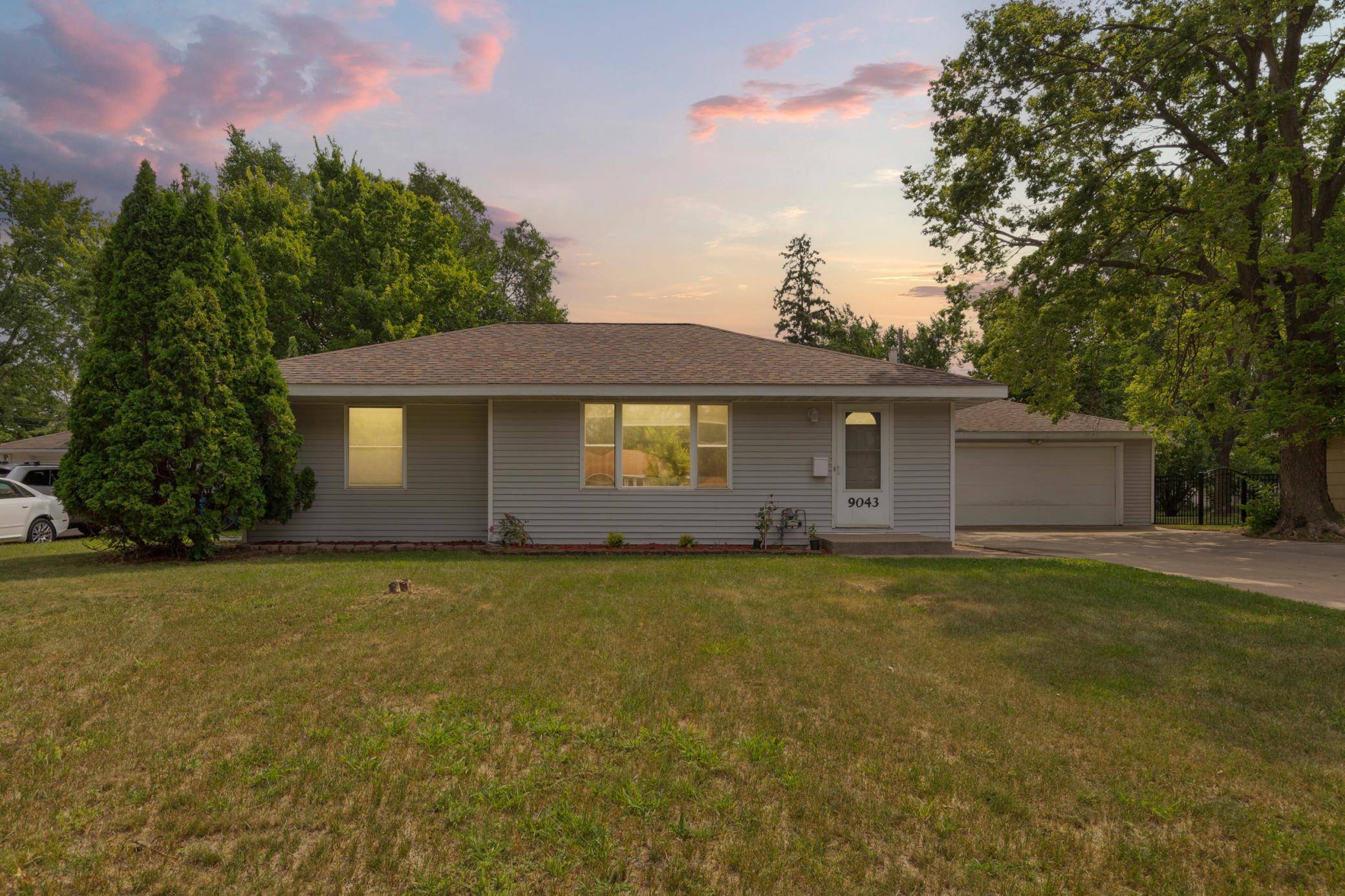 9043 13th AVE S, Bloomington, MN 55425