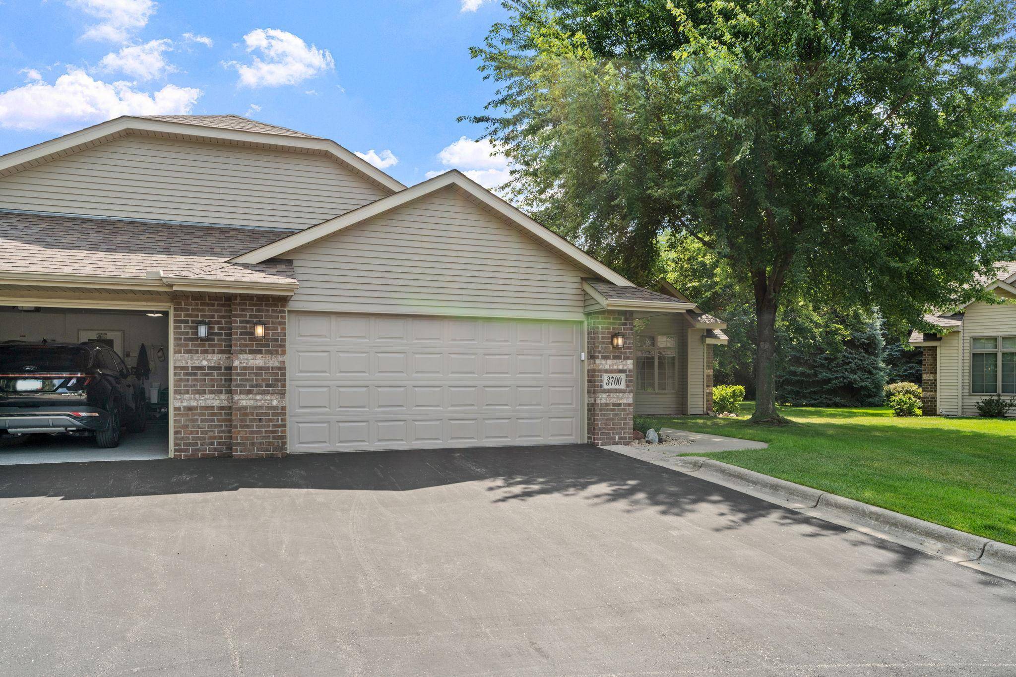 3700 Ladyslipper LN N, Brooklyn Park, MN 55443