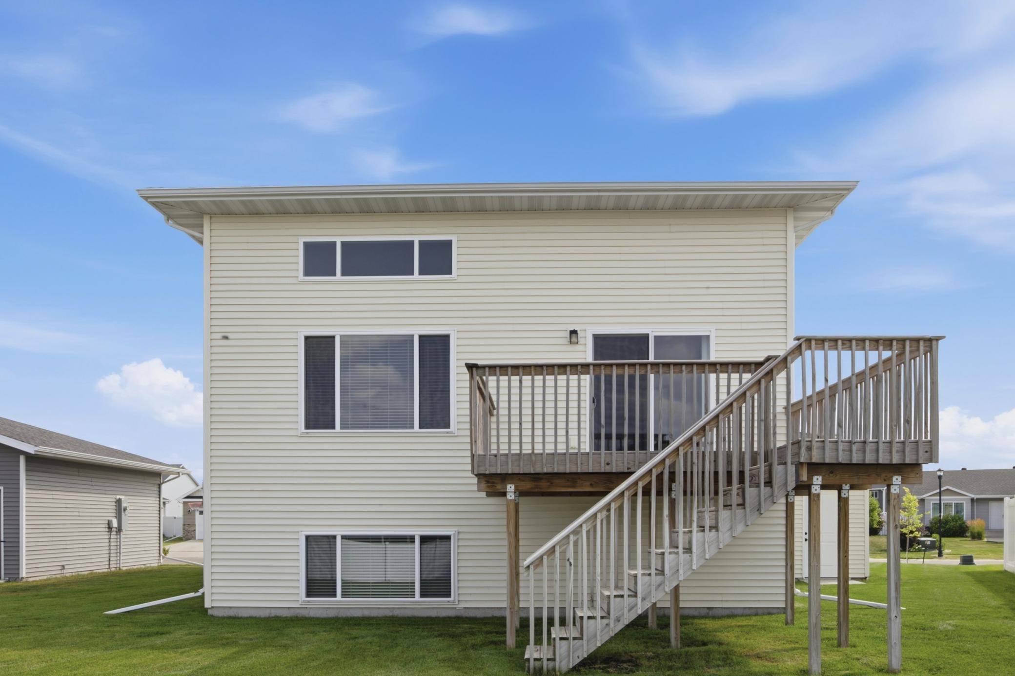 810 Albert DR W, West Fargo, ND 58078