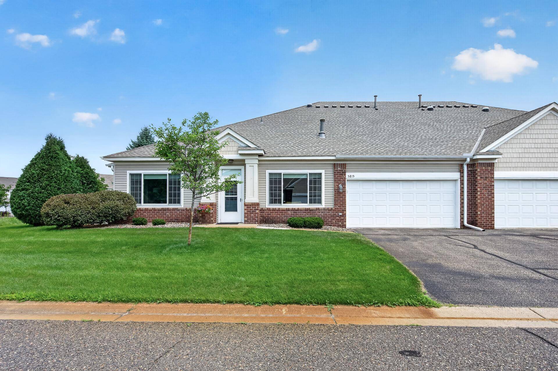 5815 Prairie Ridge DR, Shoreview, MN 55126