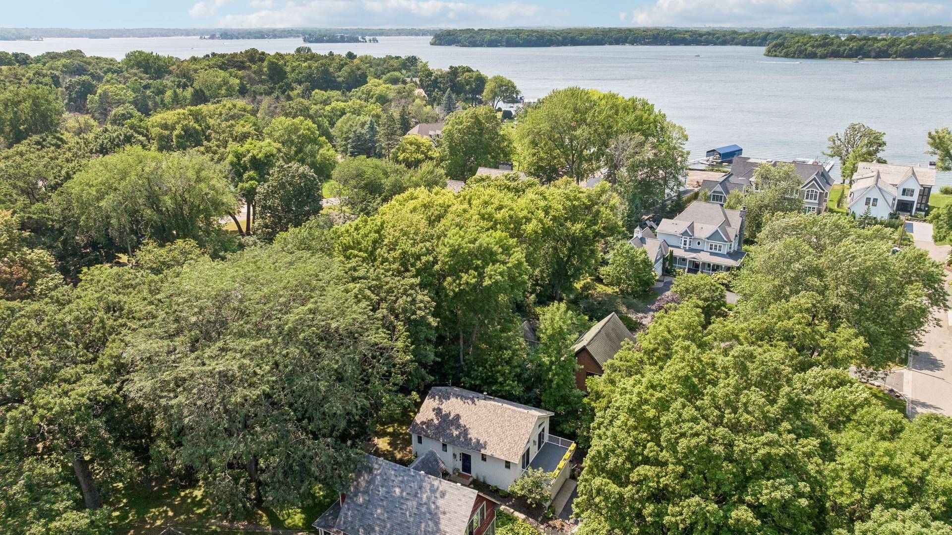20475 Summerville RD, Deephaven, MN 55331