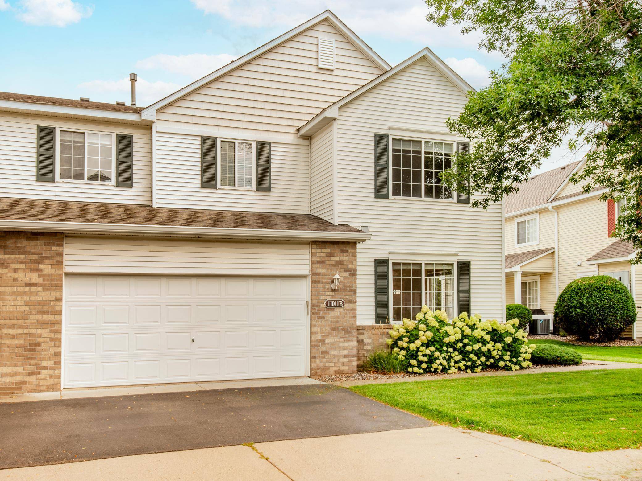 11011 Oak Grove CIR #B, Woodbury, MN 55129