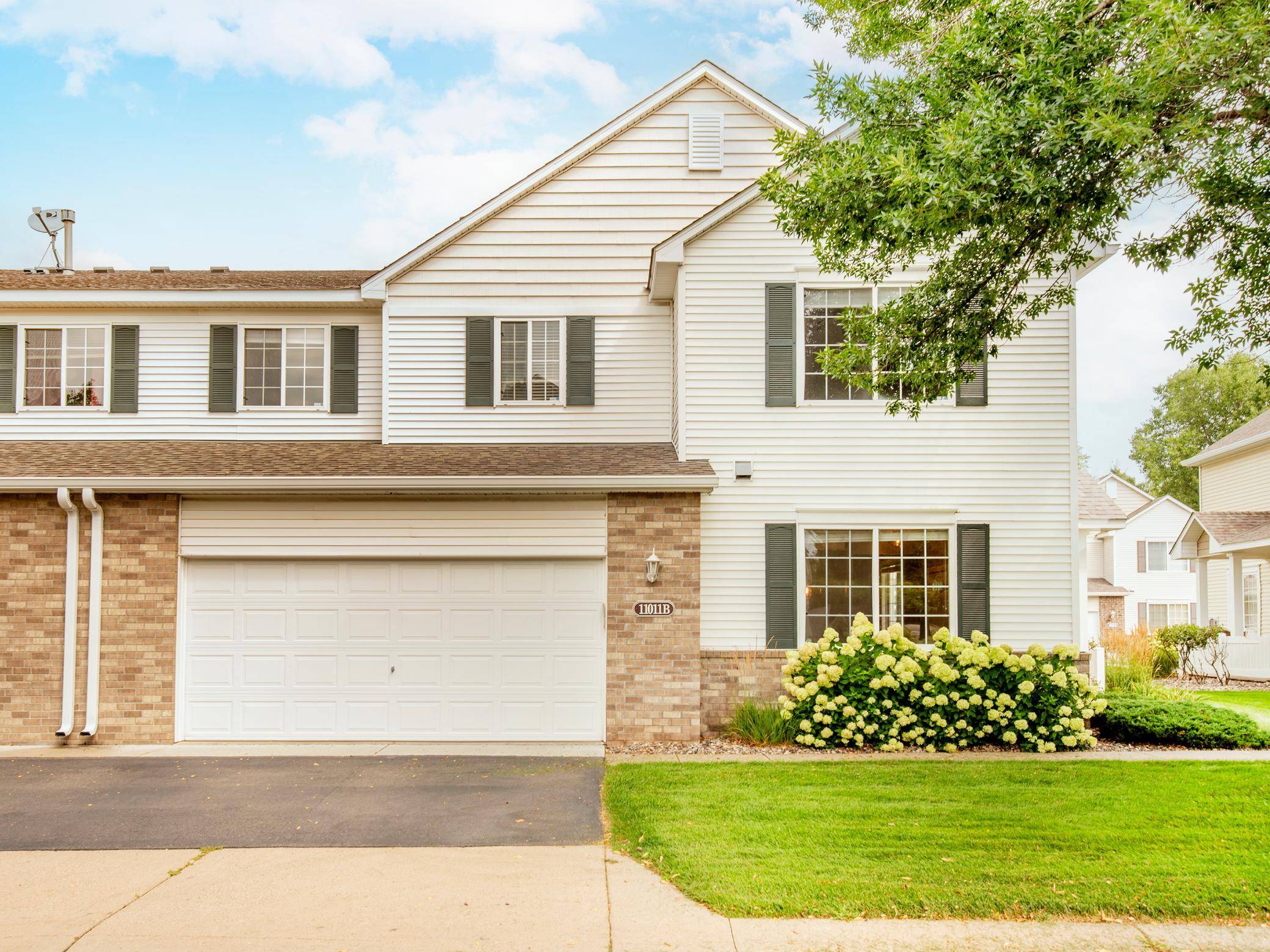 11011 Oak Grove CIR #B, Woodbury, MN 55129