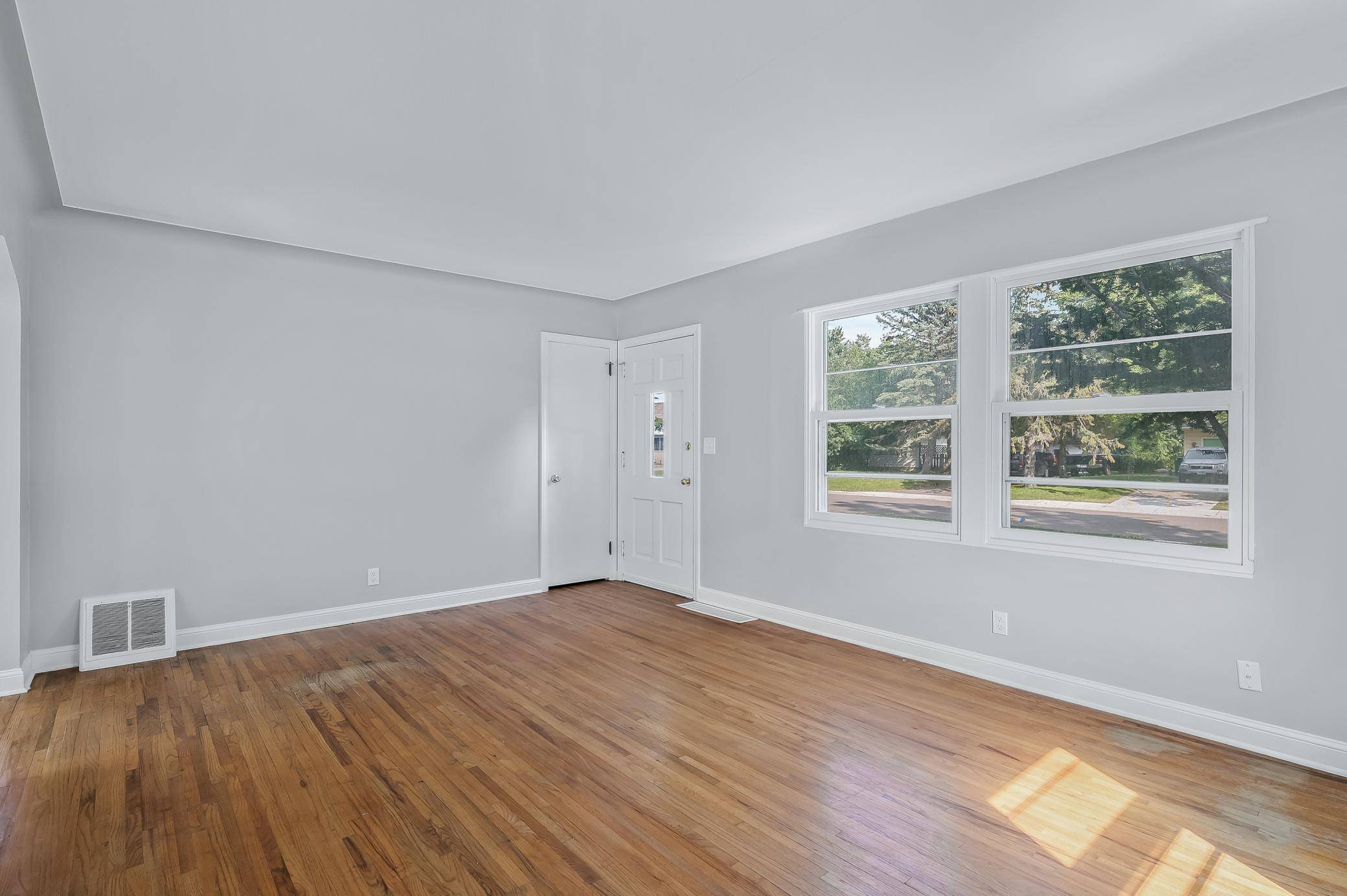 6107 Bryant AVE N, Brooklyn Center, MN 55430