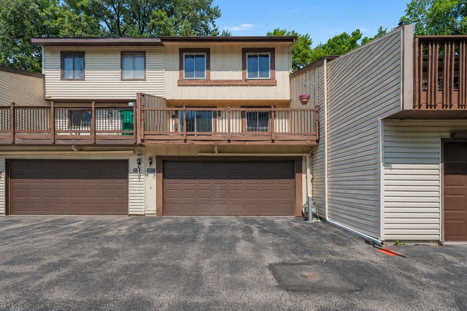 293 River Woods LN, Burnsville, MN 55337