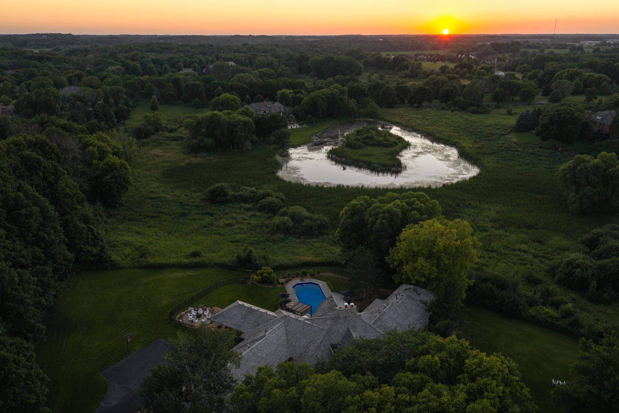 525 Navajo RD W, Medina, MN 55340