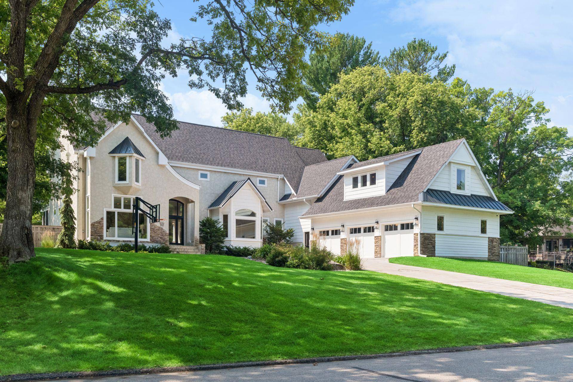 12311 Evas DR, Minnetonka, MN 55305