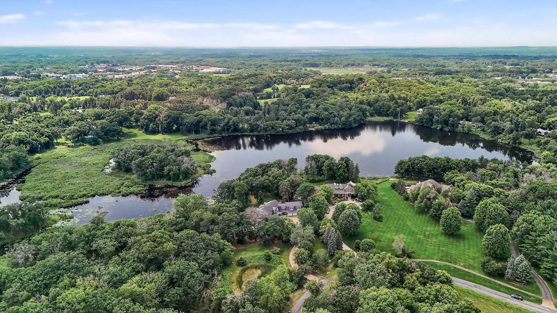 9 Hillary Farm LN, Gem Lake, MN 55110