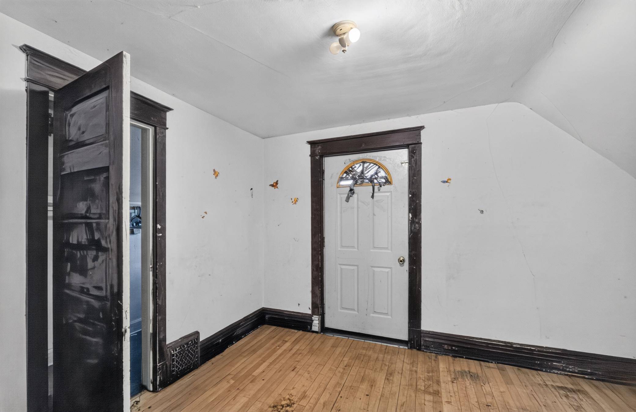 2317 W 4th ST, Duluth, MN 55806