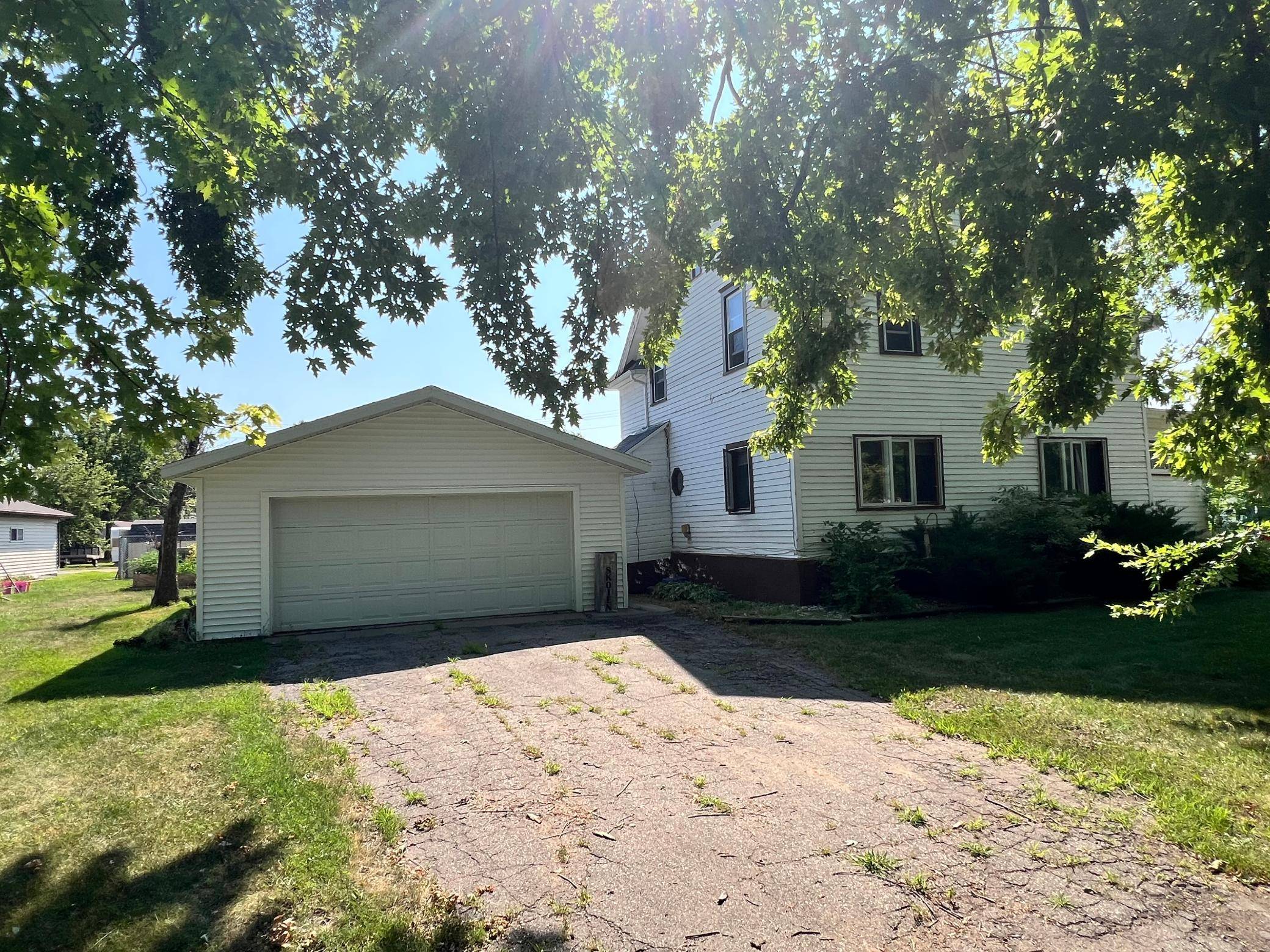 304 E 4th ST, Madison, MN 56256