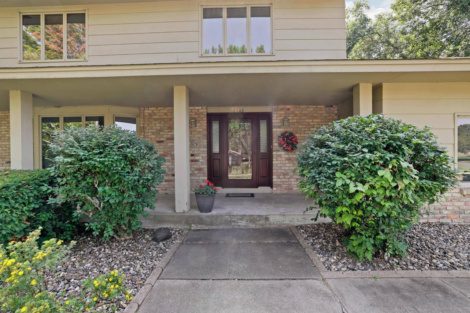 8359 Amsden Ridge DR, Bloomington, MN 55438