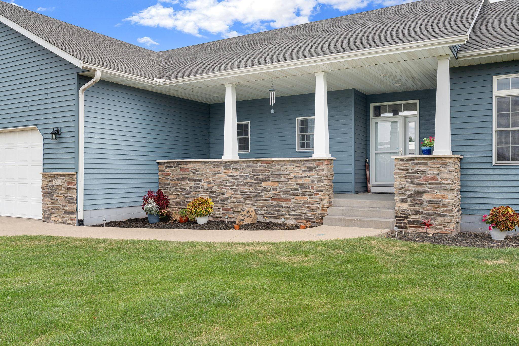 375 Hickory LN NE, Owatonna, MN 55060