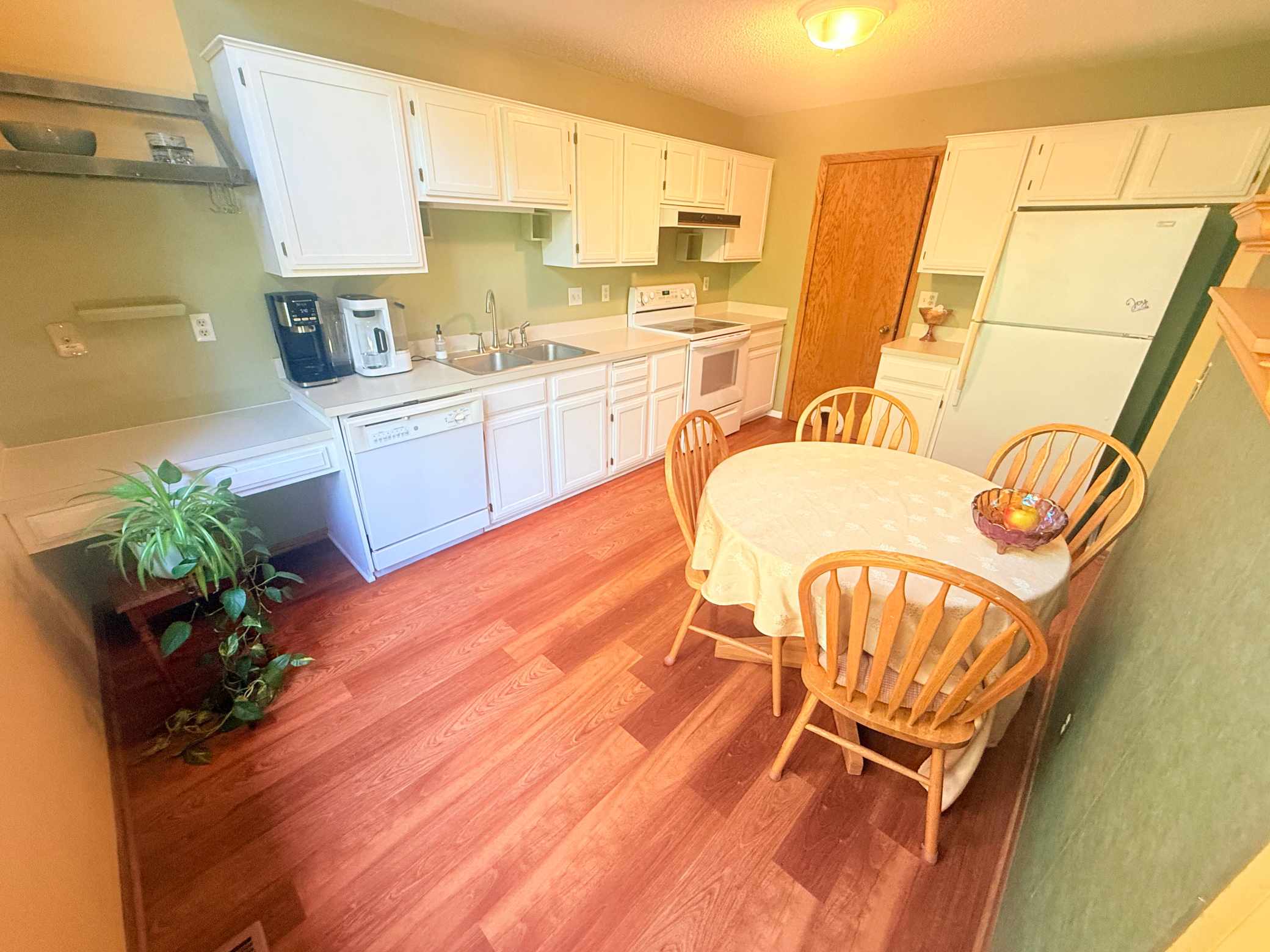679 Dorland RD S, Maplewood, MN 55119