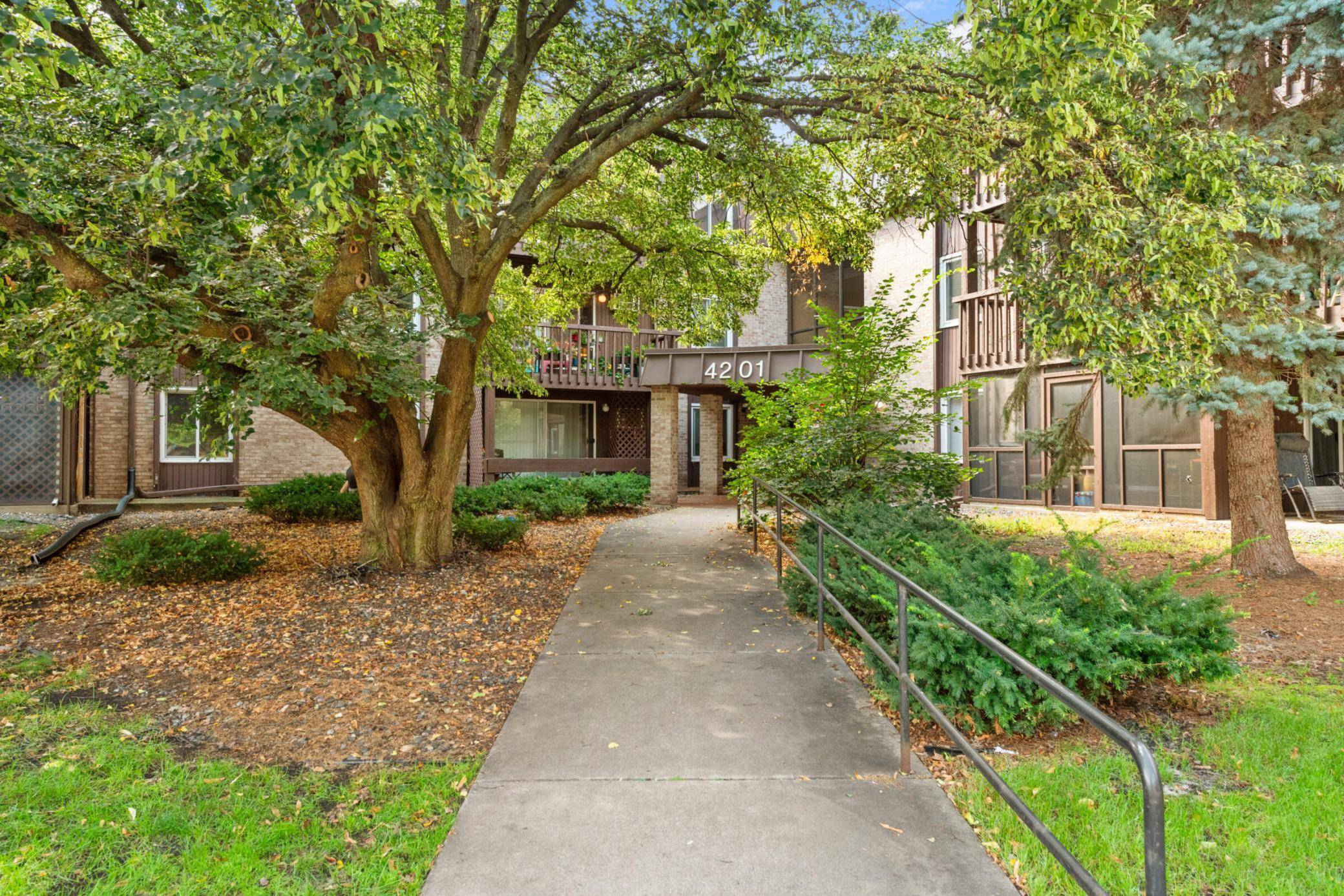 4201 Lakeside AVE N #113, Brooklyn Center, MN 55429