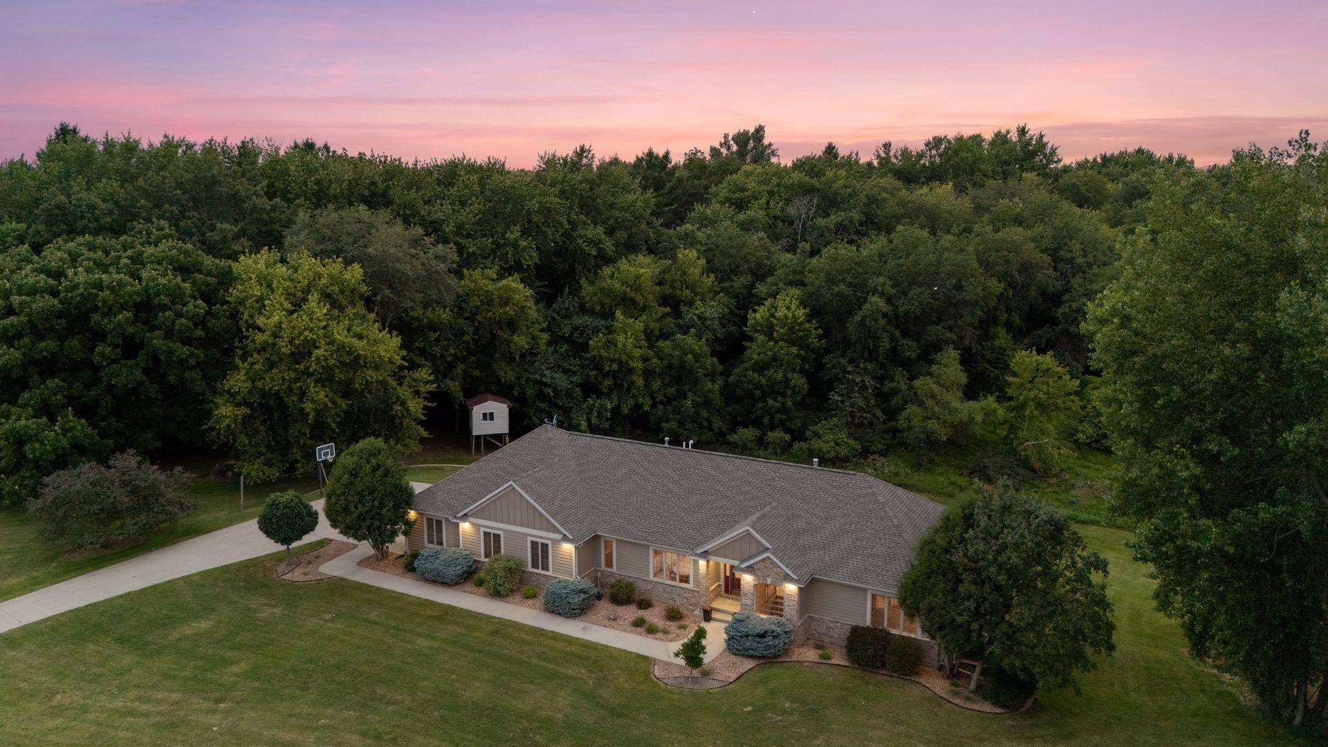 1057 Ridge Crest LN NW, Rochester, MN 55901