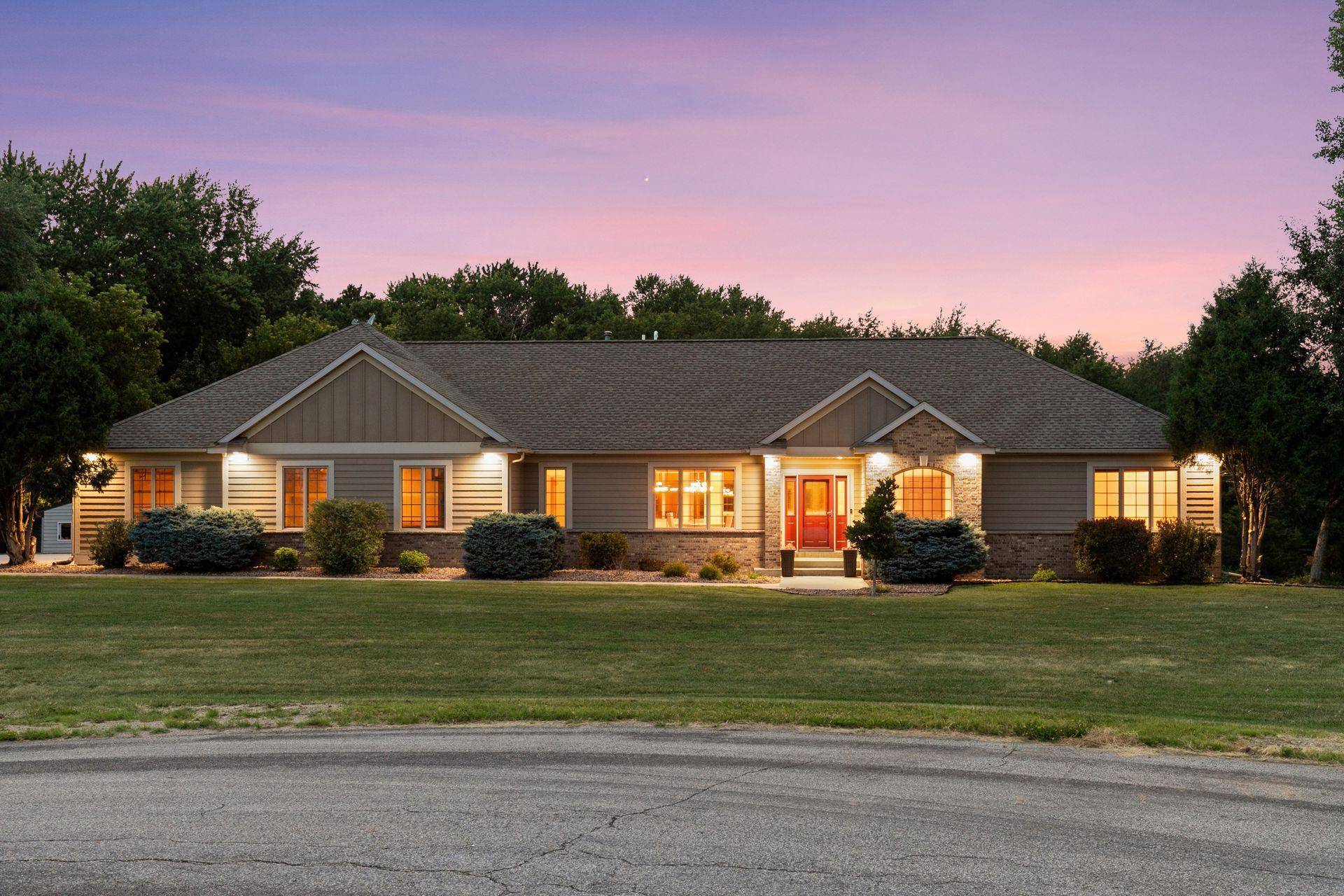 1057 Ridge Crest LN NW, Rochester, MN 55901
