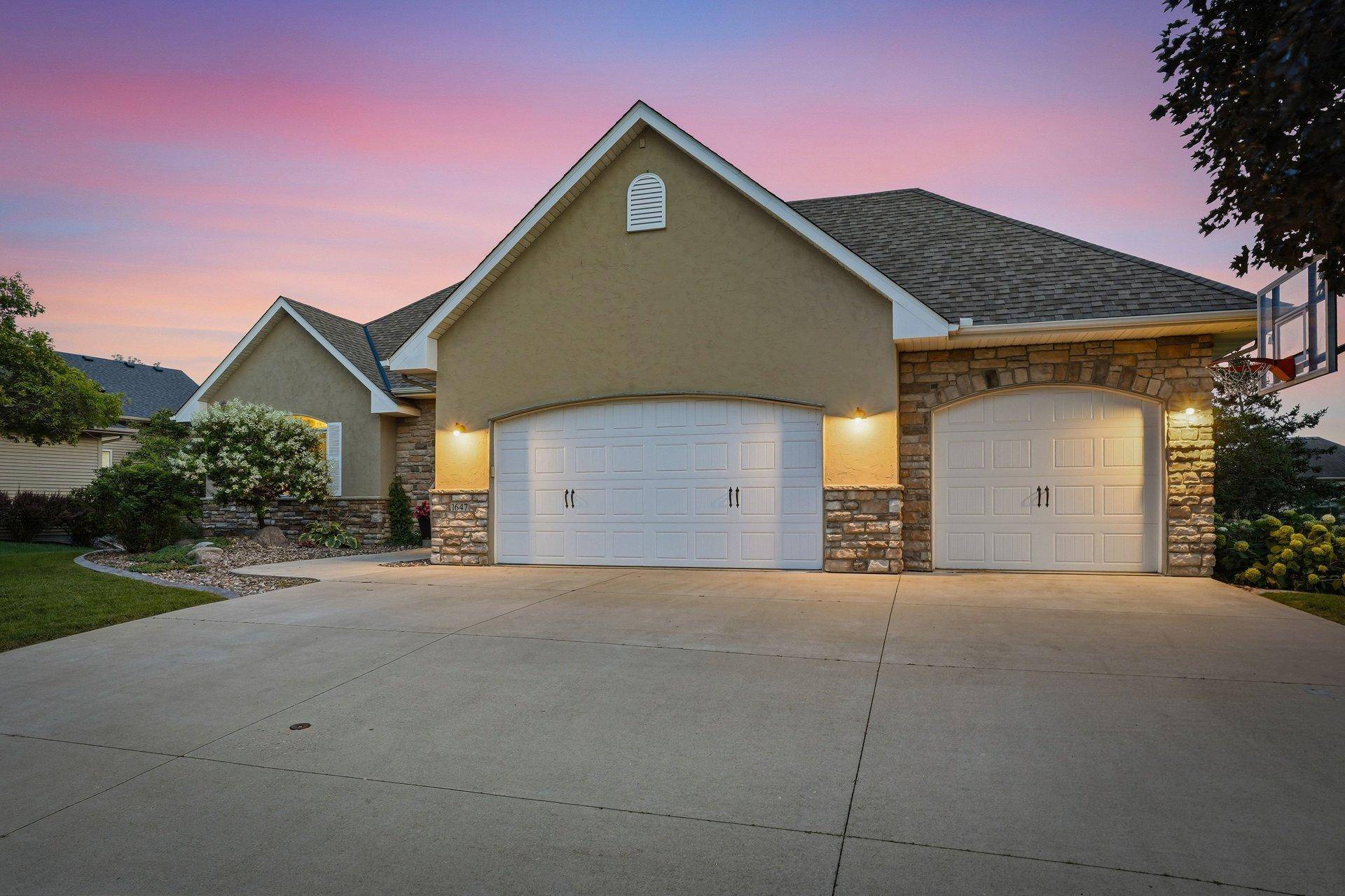 1647 Seashell LN, Waconia, MN 55387