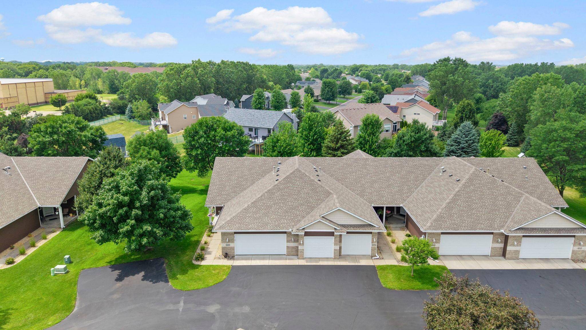 6228 Creekview LN N, Brooklyn Park, MN 55443