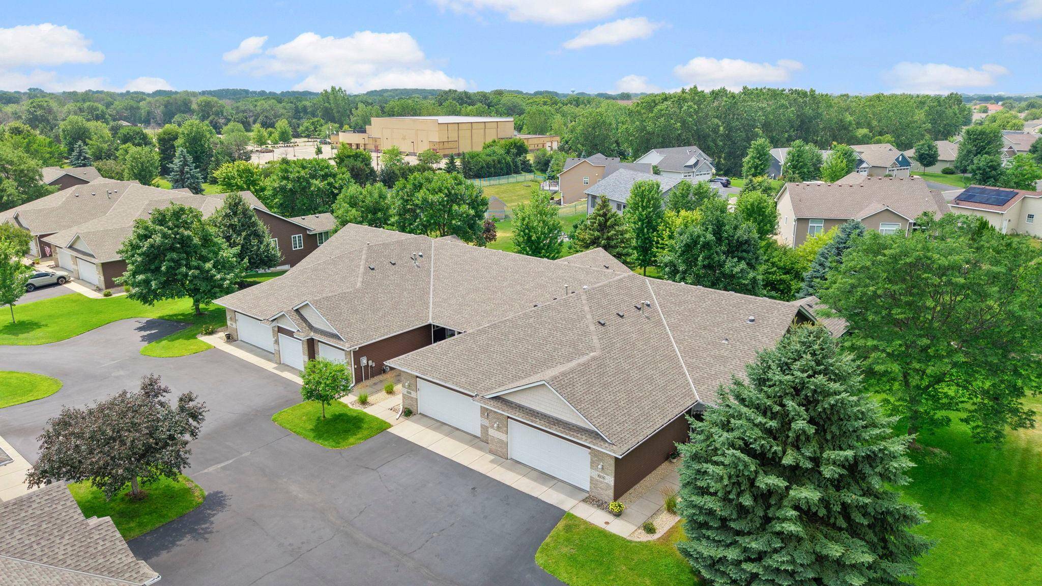 6228 Creekview LN N, Brooklyn Park, MN 55443