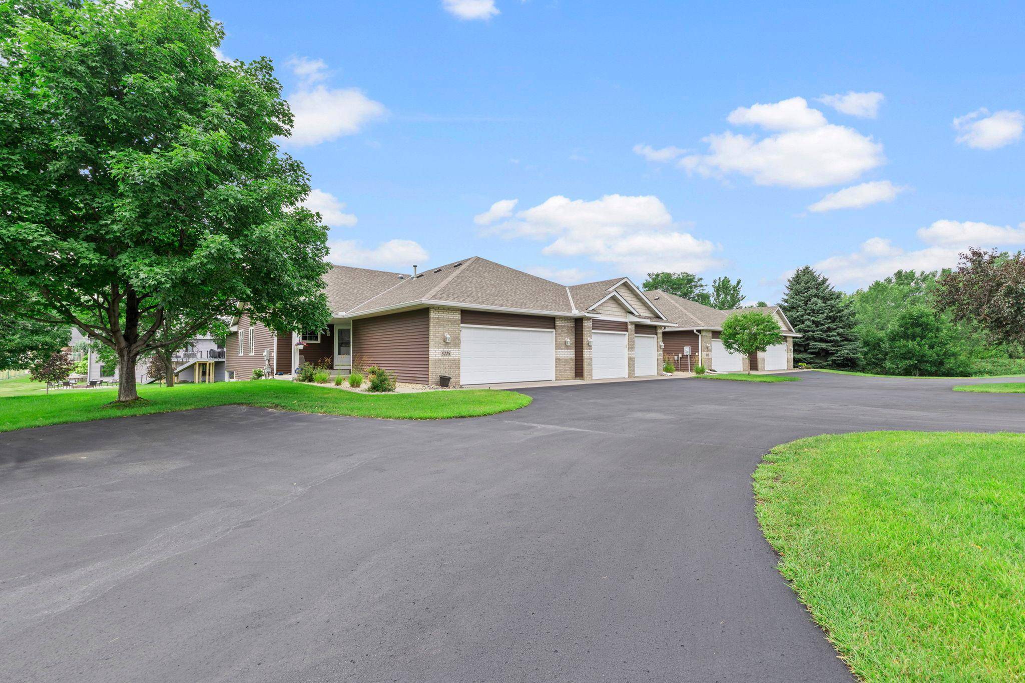 6228 Creekview LN N, Brooklyn Park, MN 55443