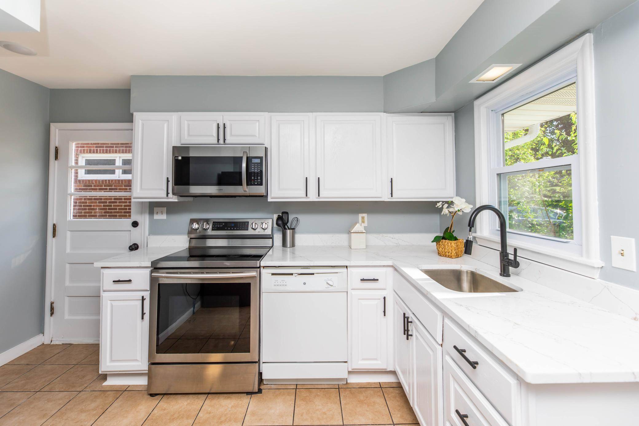4253 6th ST NE, Columbia Heights, MN 55421