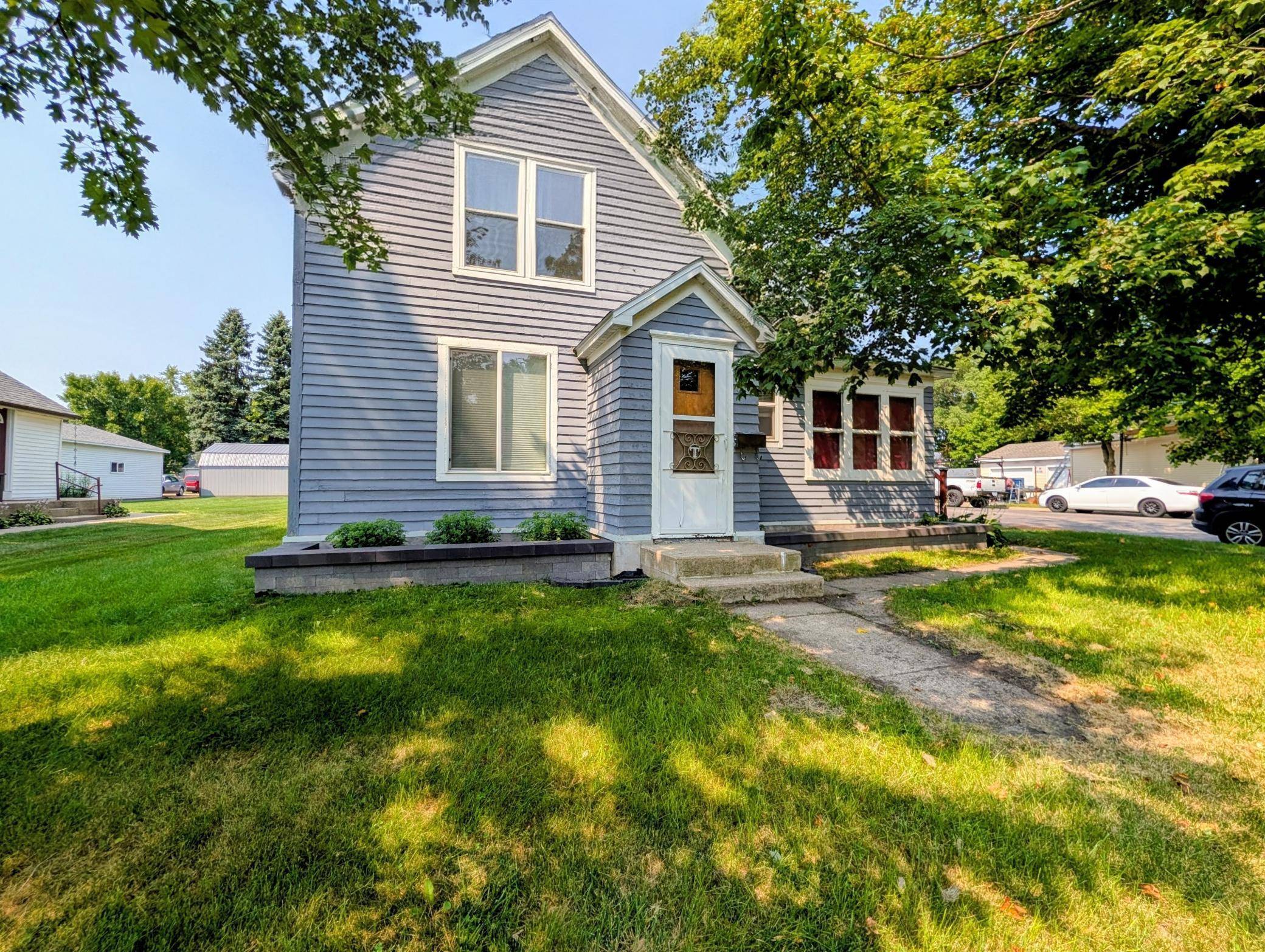 103 3rd ST SW, Melrose, MN 56352
