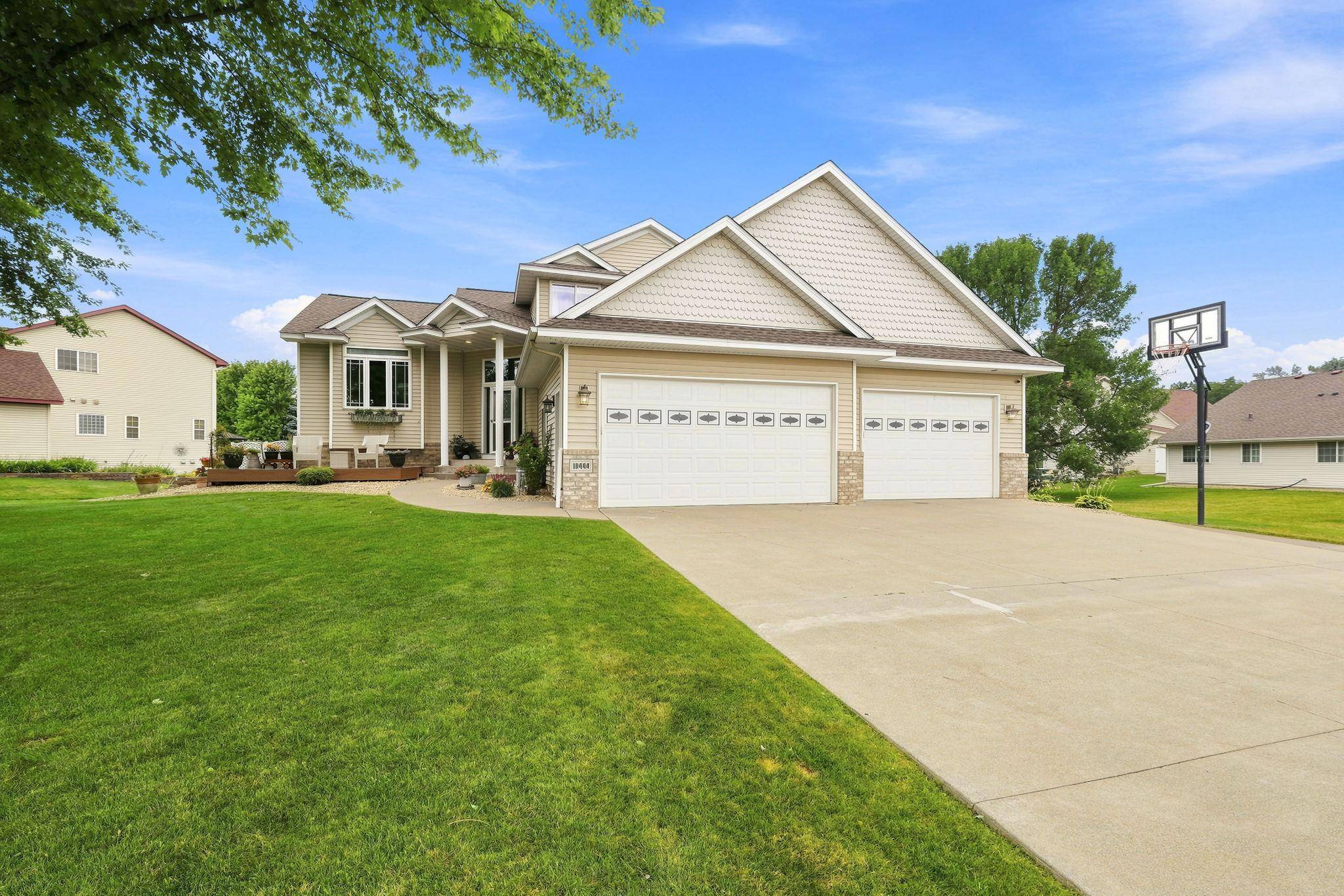 10444 Karston CIR, Albertville, MN 55301