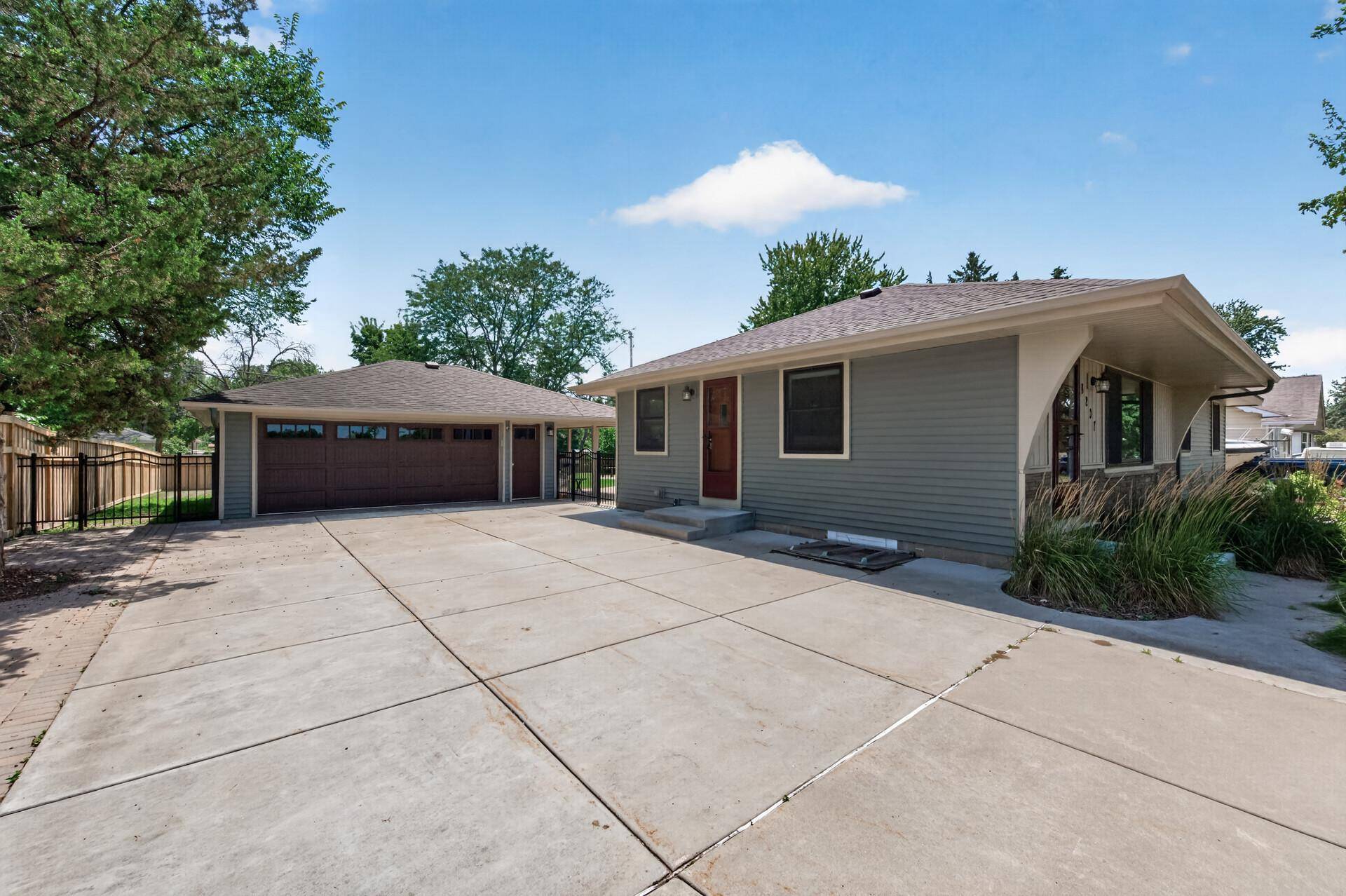 8207 Belden BLVD S, Cottage Grove, MN 55016