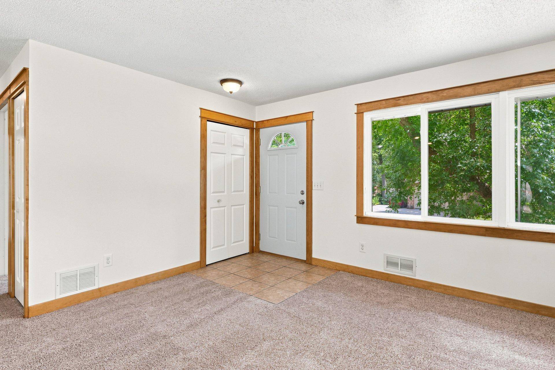 13412 Arden CIR, Burnsville, MN 55337