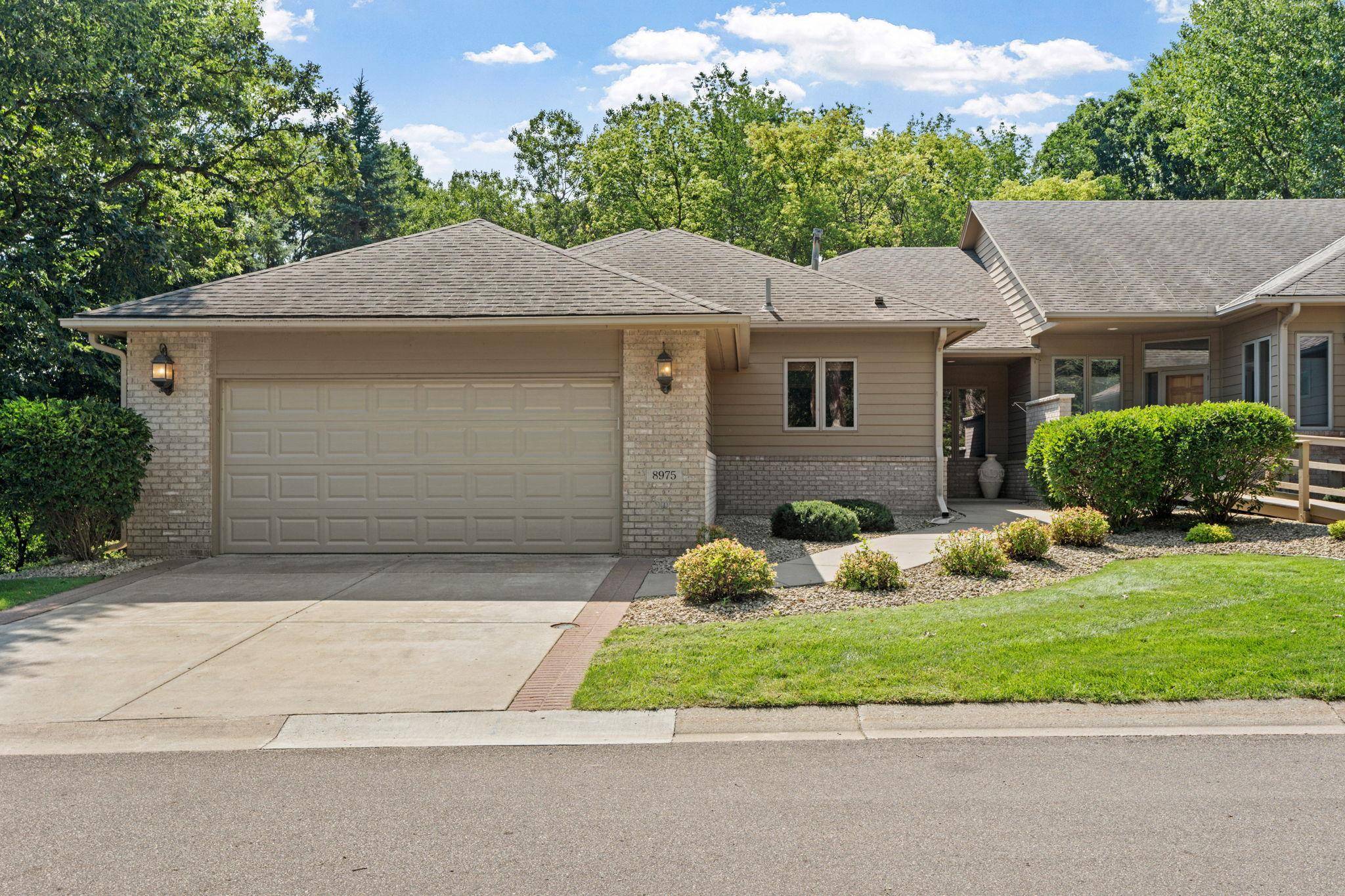 8975 Hunters WAY, Apple Valley, MN 55124