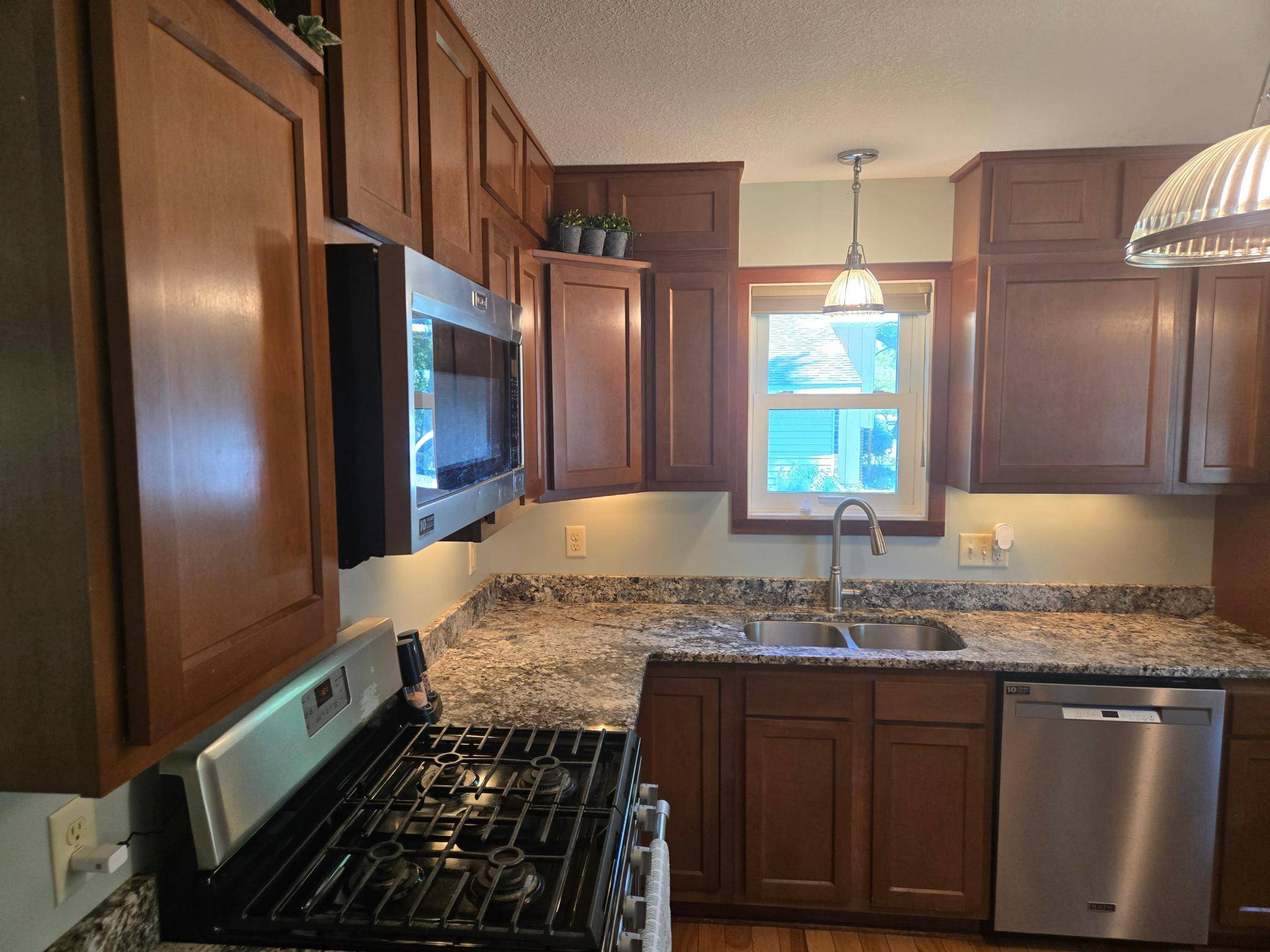 7484 Jeffery LN S, Cottage Grove, MN 55016