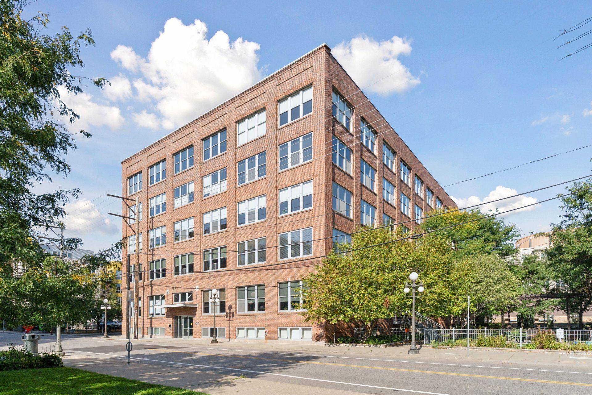 225 9th ST E #304, Saint Paul, MN 55101