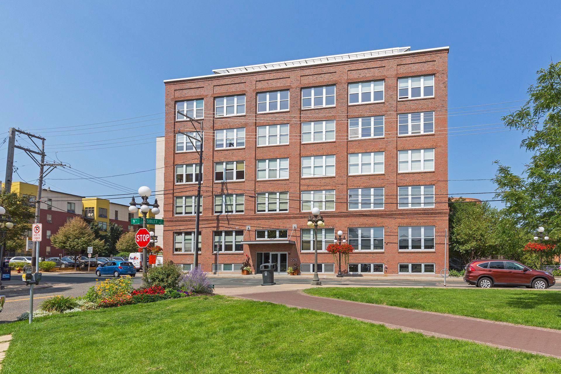 225 9th ST E #304, Saint Paul, MN 55101