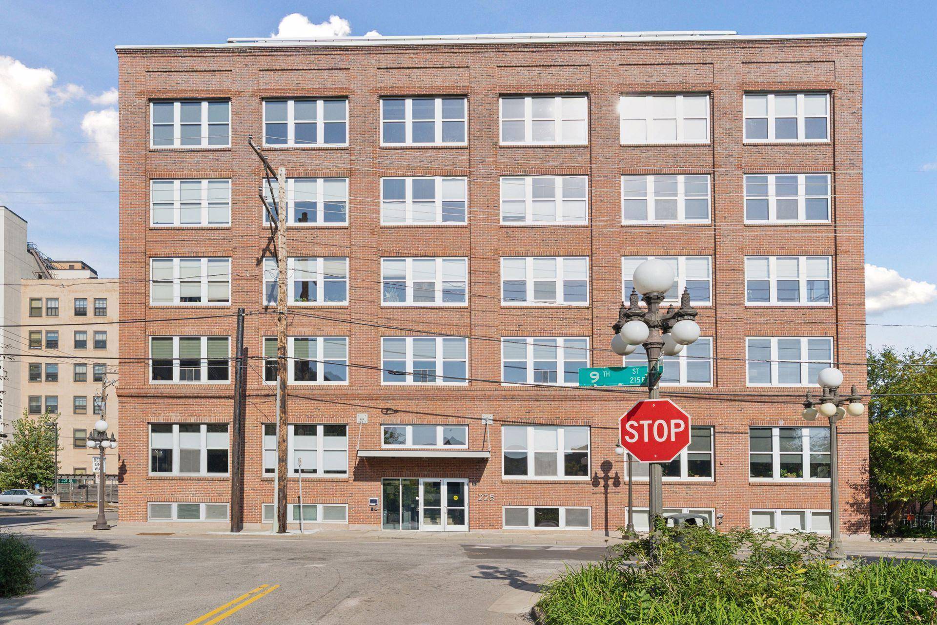 225 9th ST E #304, Saint Paul, MN 55101