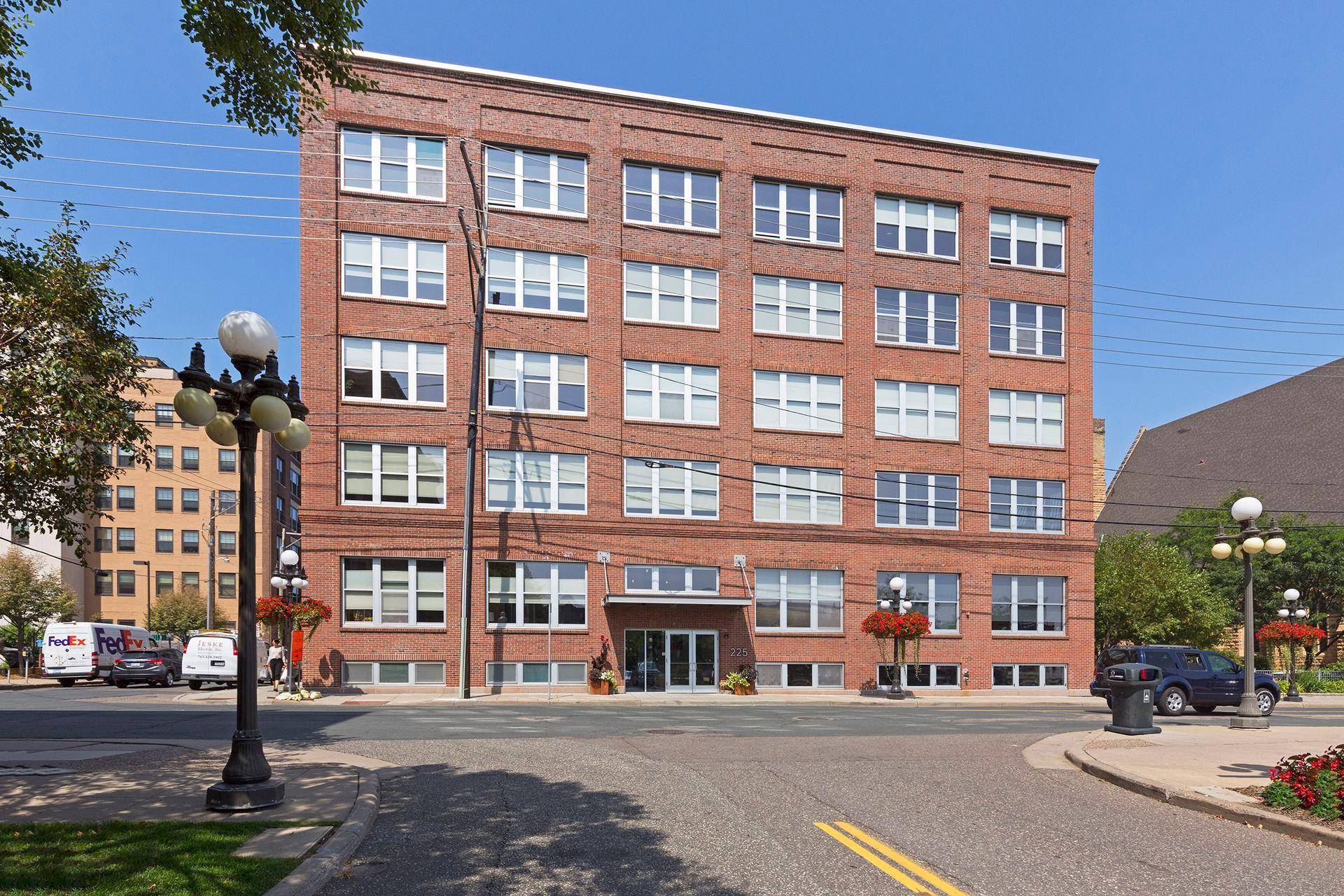 225 9th ST E #304, Saint Paul, MN 55101
