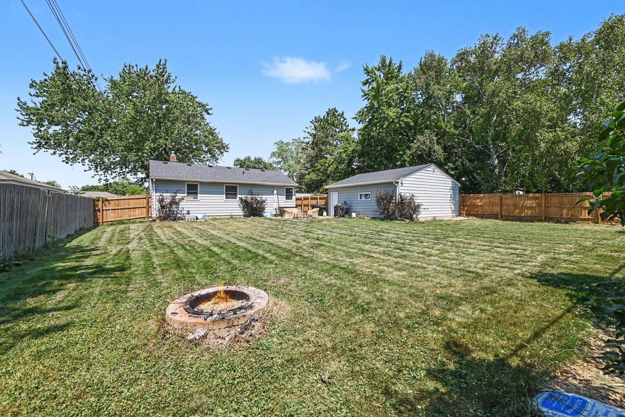 1460 Sherren AVE E, Maplewood, MN 55109