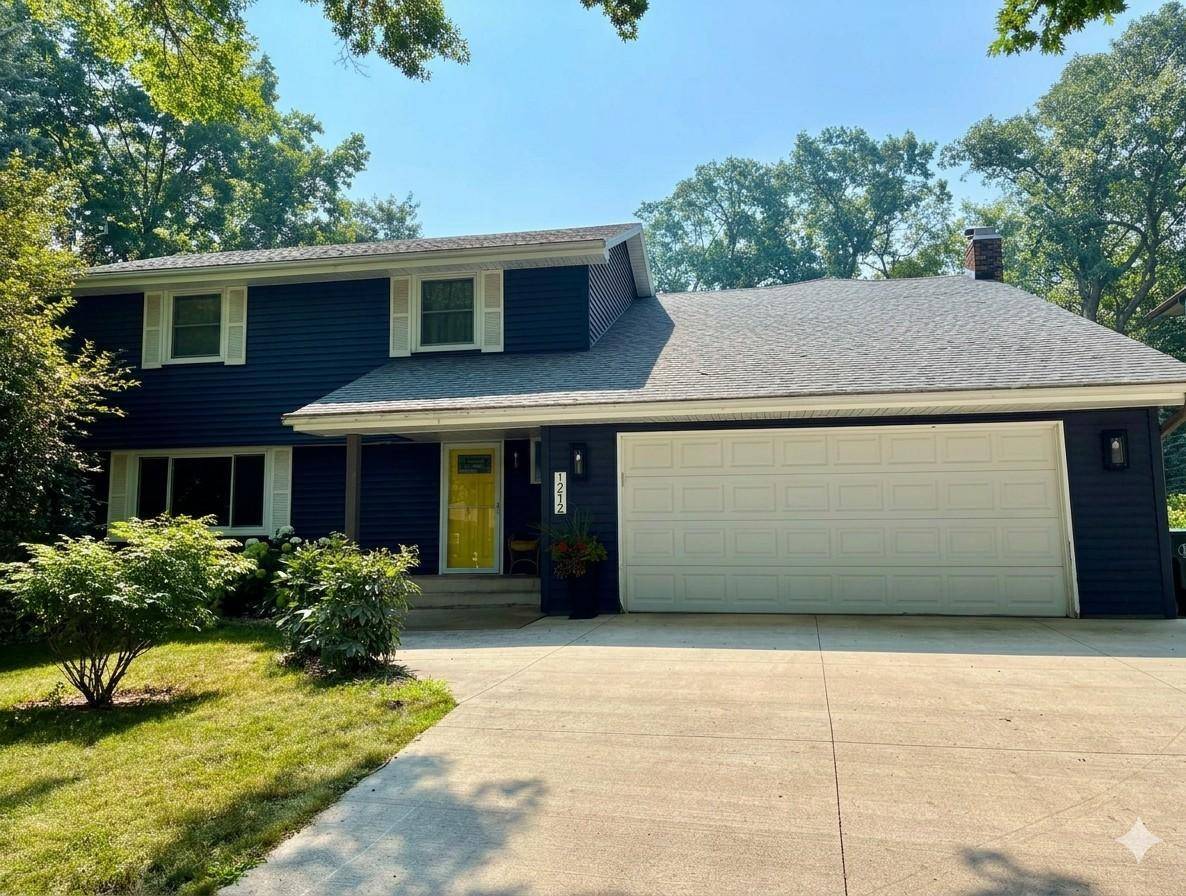 1212 Balsam TRL E, Eagan, MN 55123