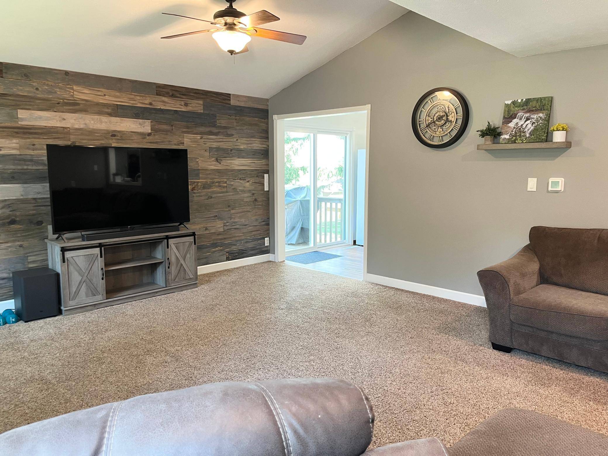 805 Highland RD, Windom, MN 56101