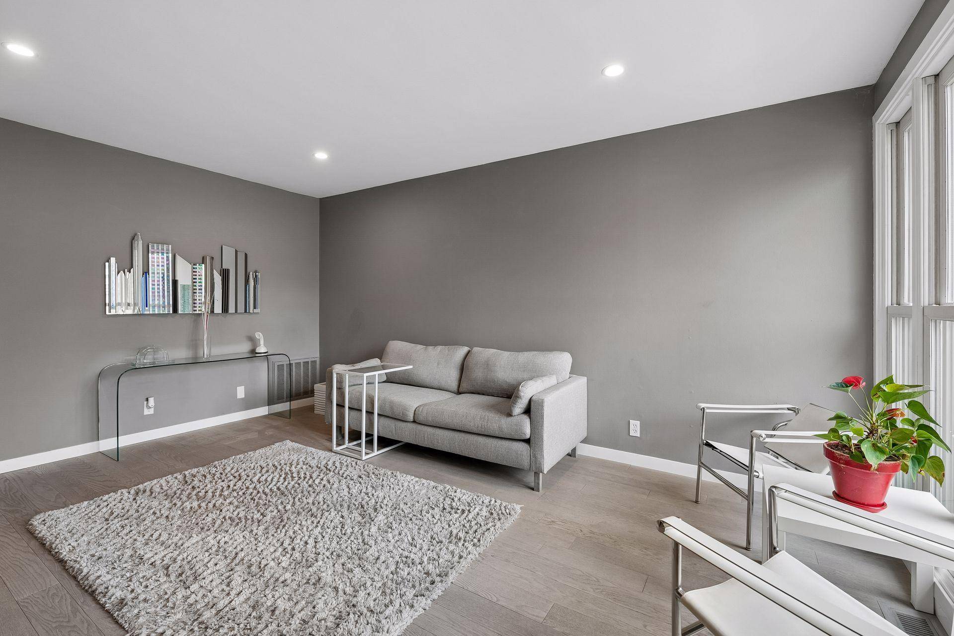 6427 Barrie RD, Edina, MN 55435