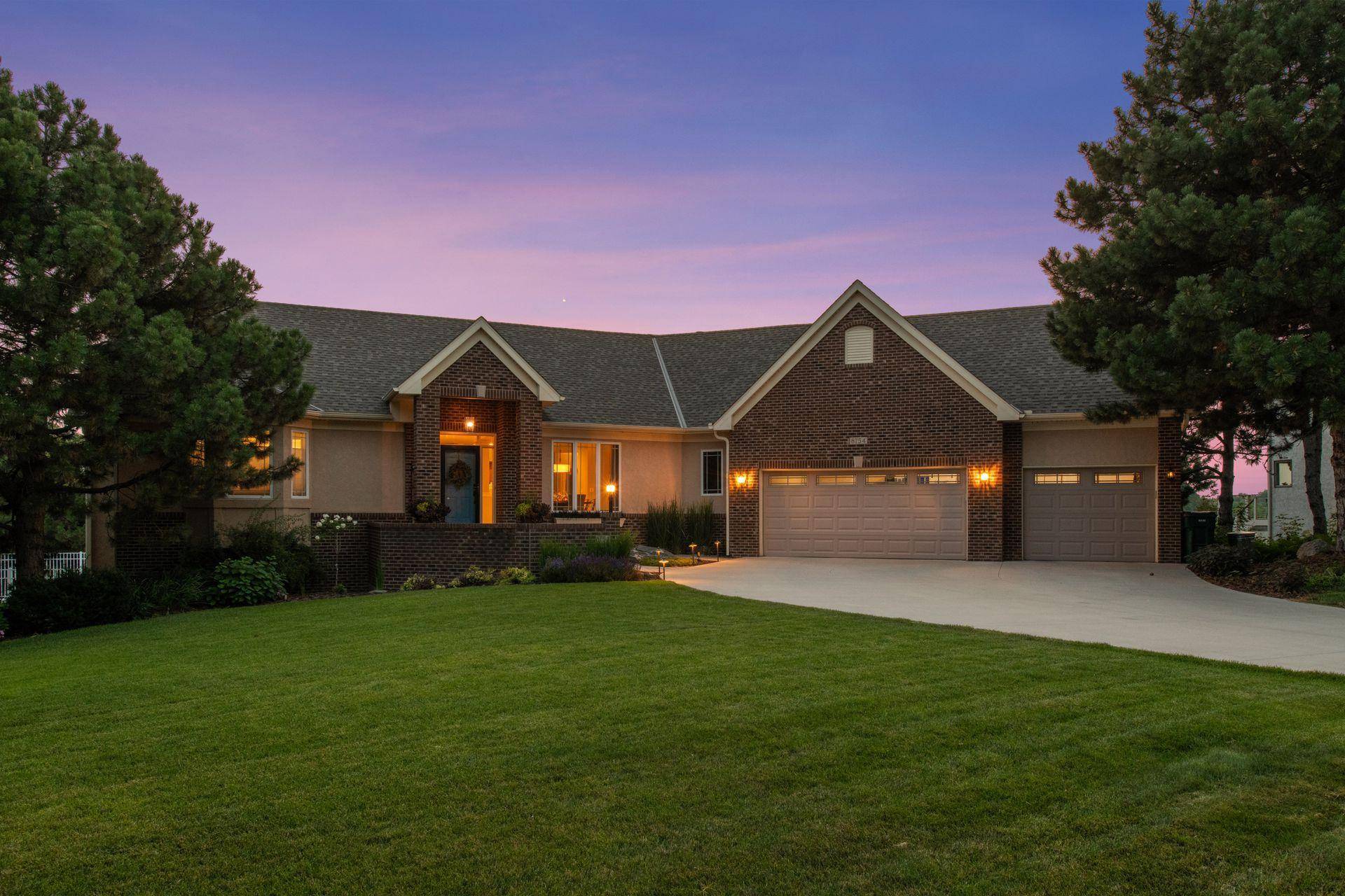 8754 Ridge Ponds CT, Victoria, MN 55386