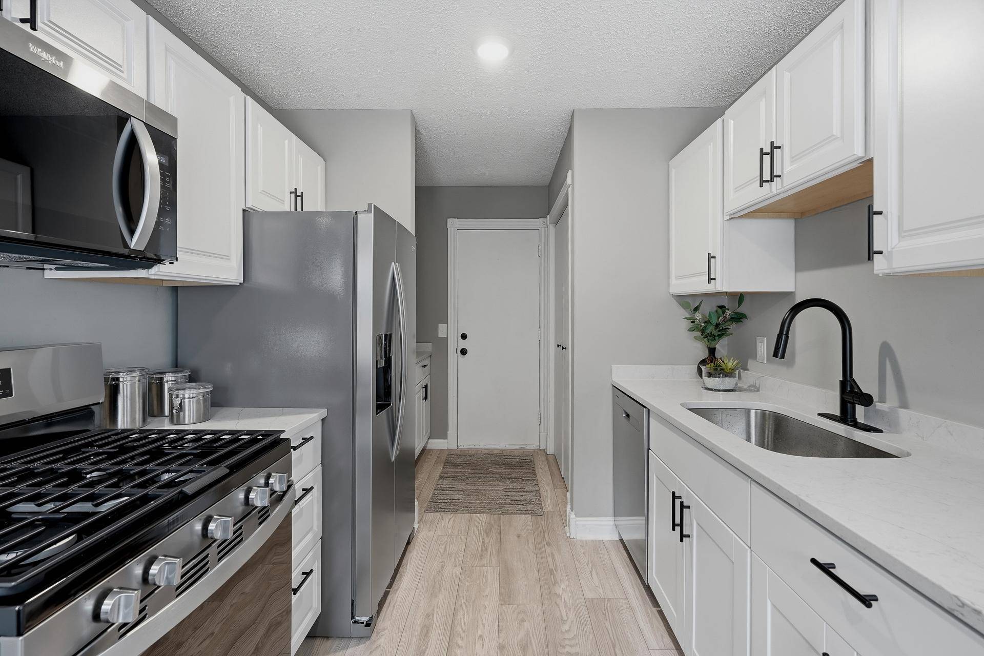 4980 Grenwich TRL N, Oakdale, MN 55128